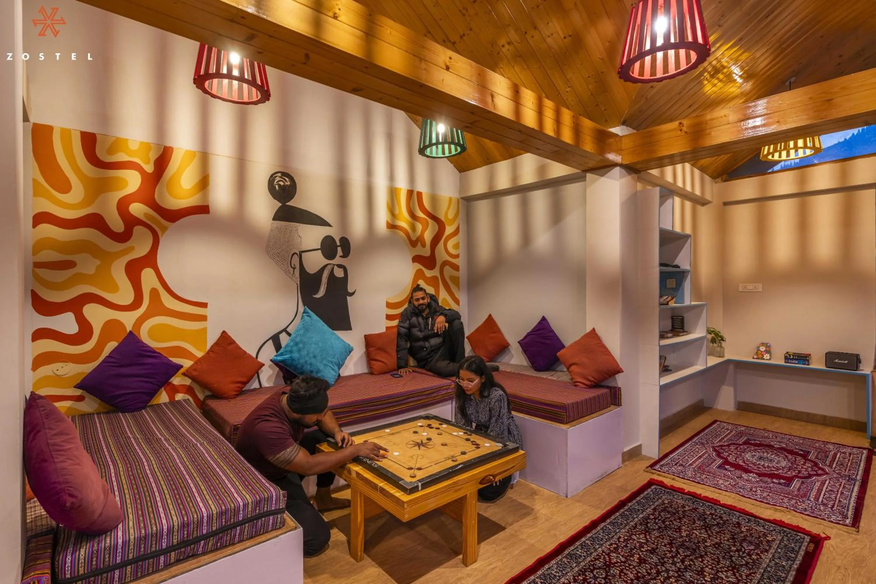 Living room in Zostel Old Manali