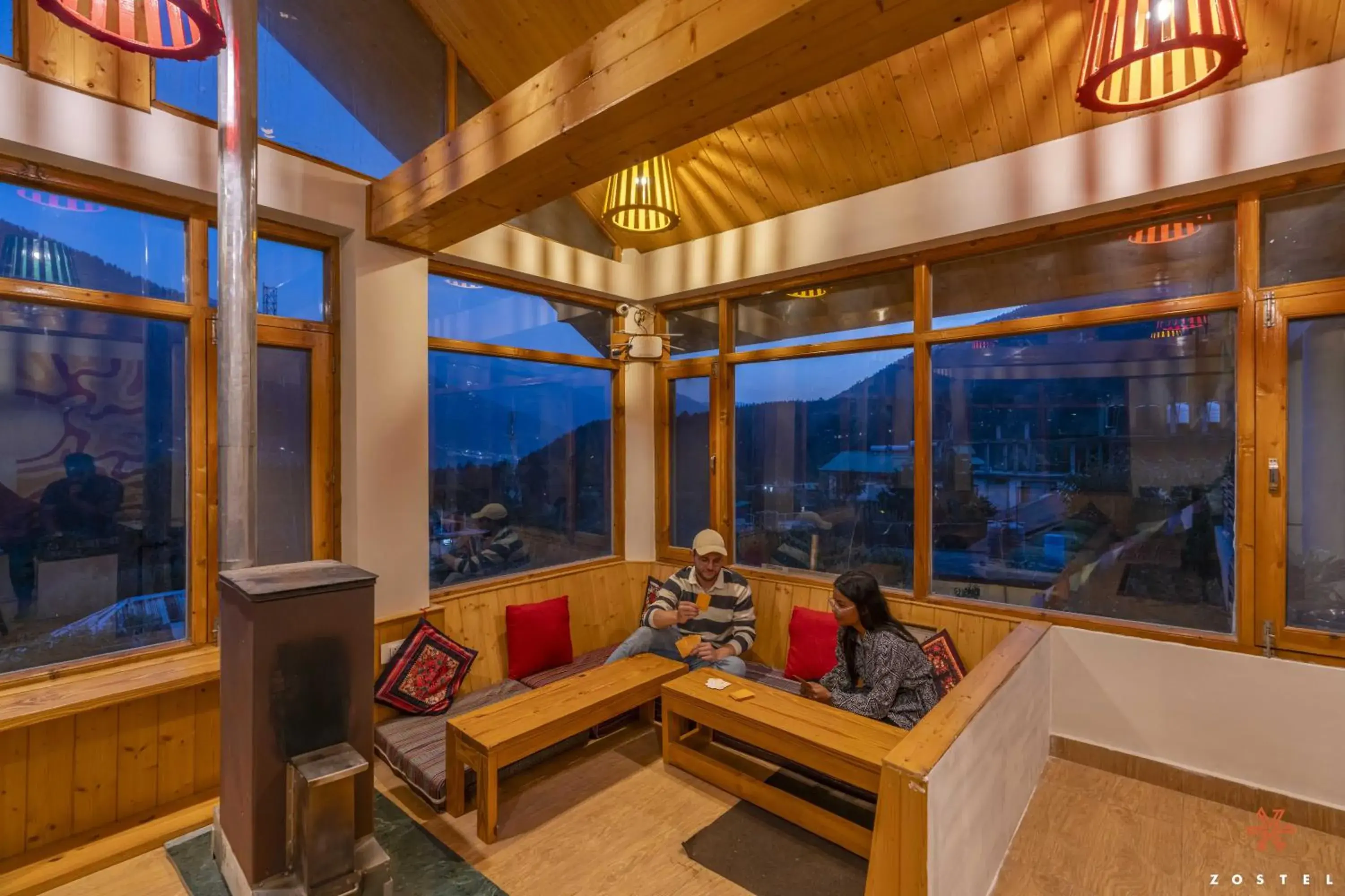 Living room in Zostel Old Manali Living room in Zostel Old Manali