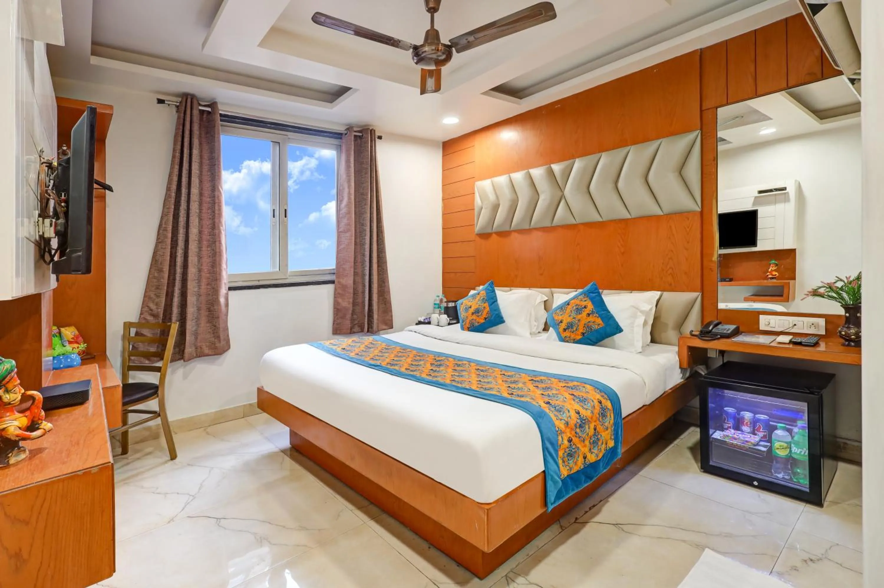 Bed in Hotel Tashkent Palace - Walk in from New Delhi Station & Metro Station