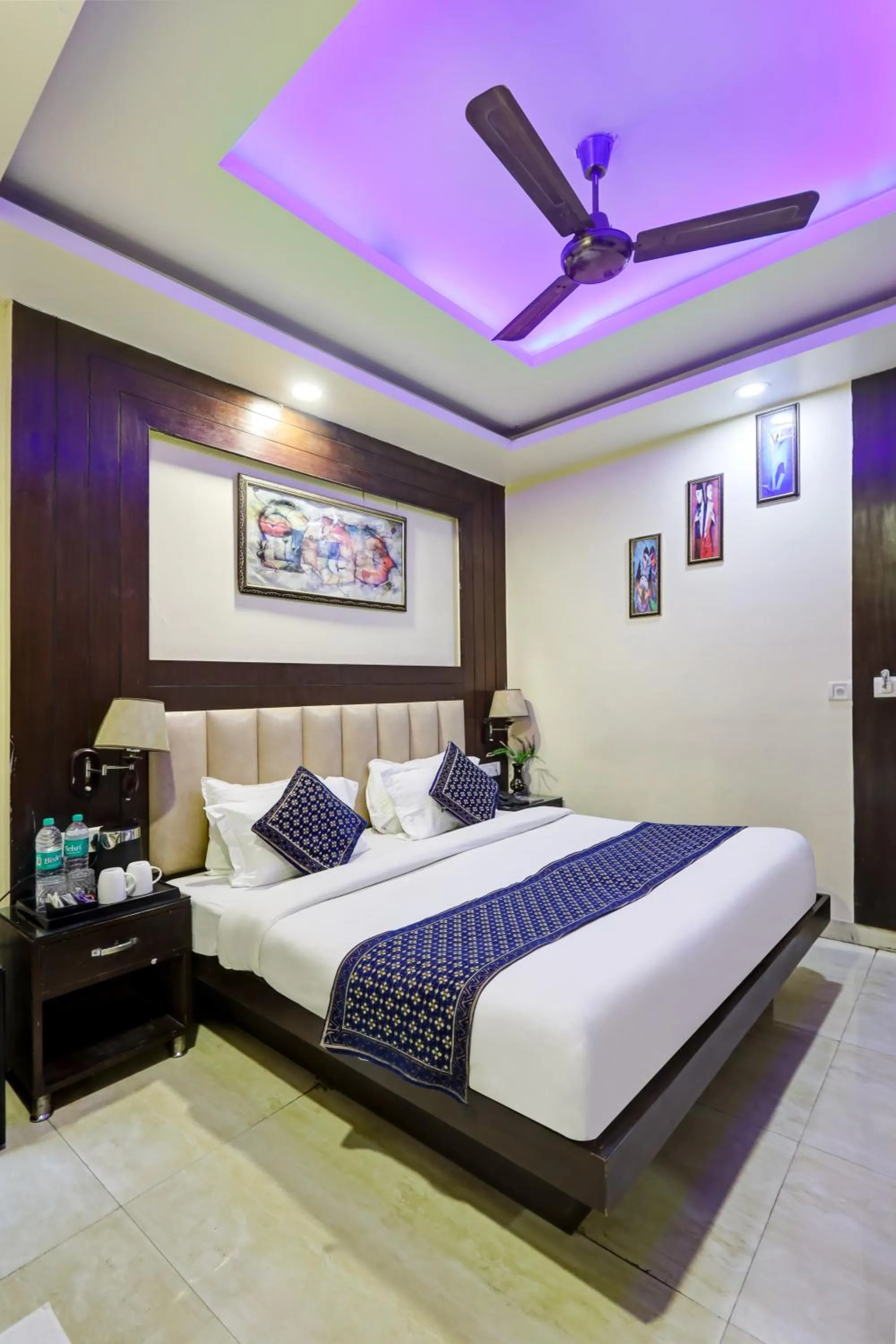 Bedroom, Bed in Hotel Tashkent Palace - Walk in from New Delhi Station & Metro Station