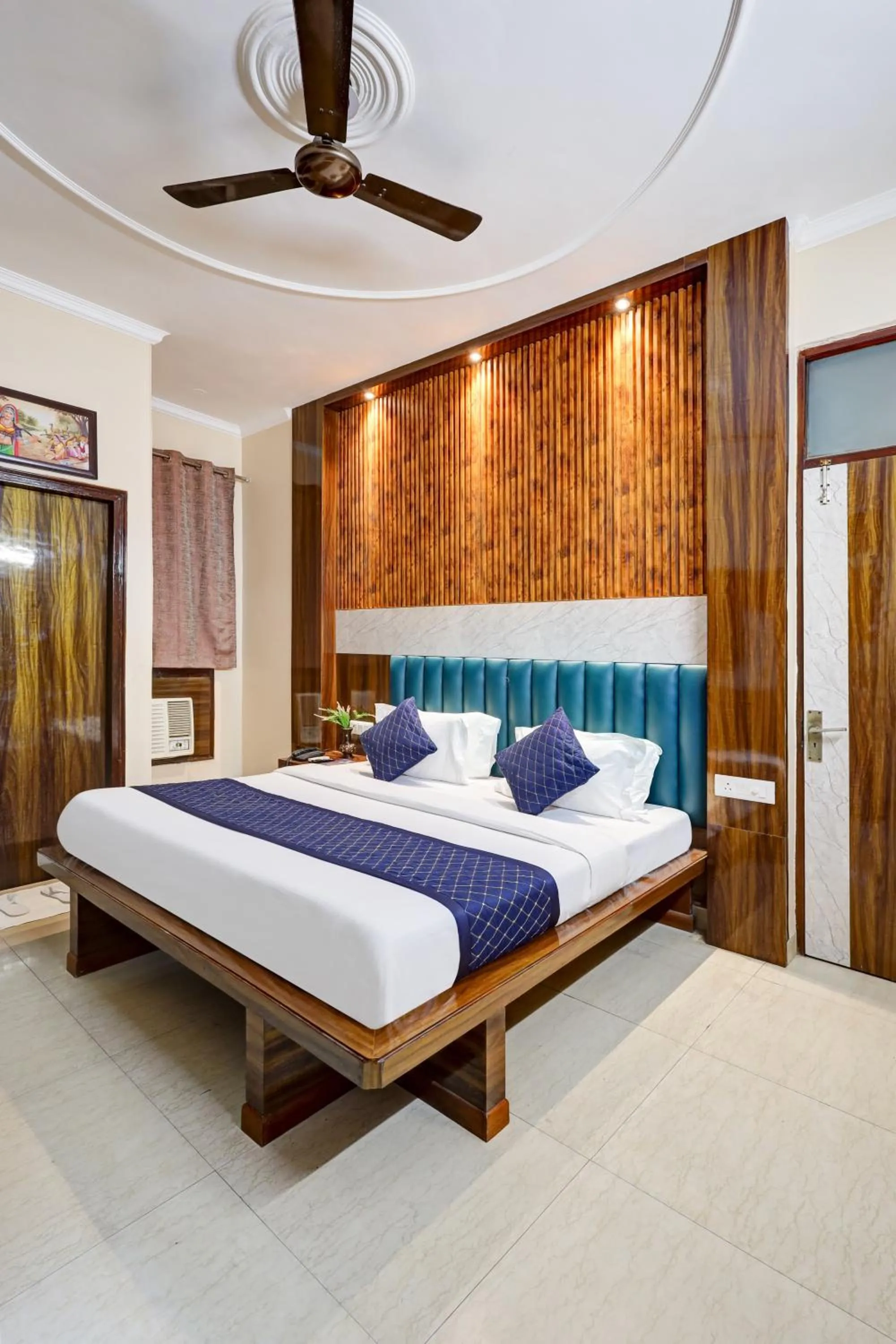 Bed in Hotel Tashkent Palace - Walk in from New Delhi Station & Metro Station