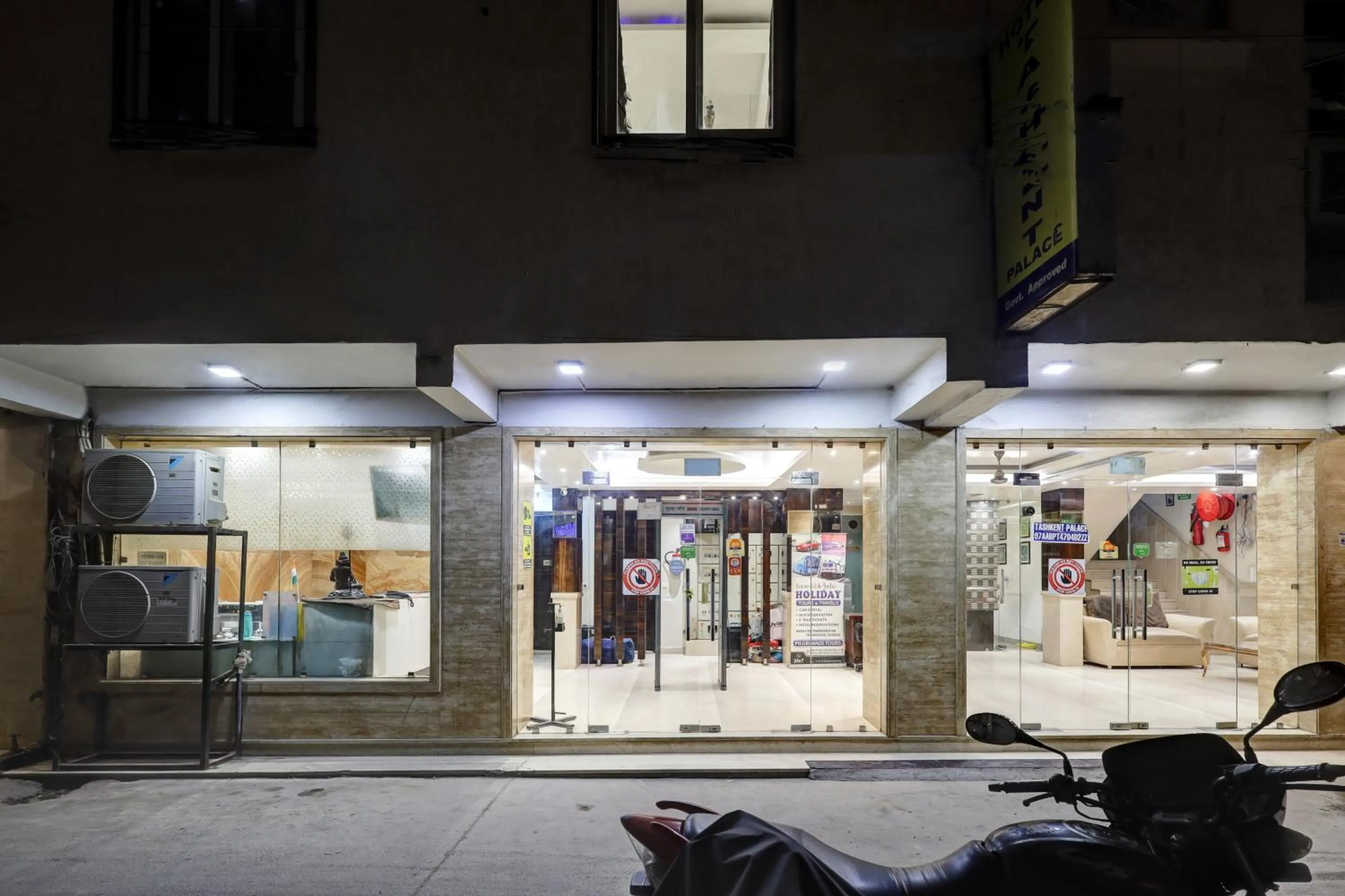 Facade/entrance in Hotel Tashkent Palace - Walk in from New Delhi Station & Metro Station