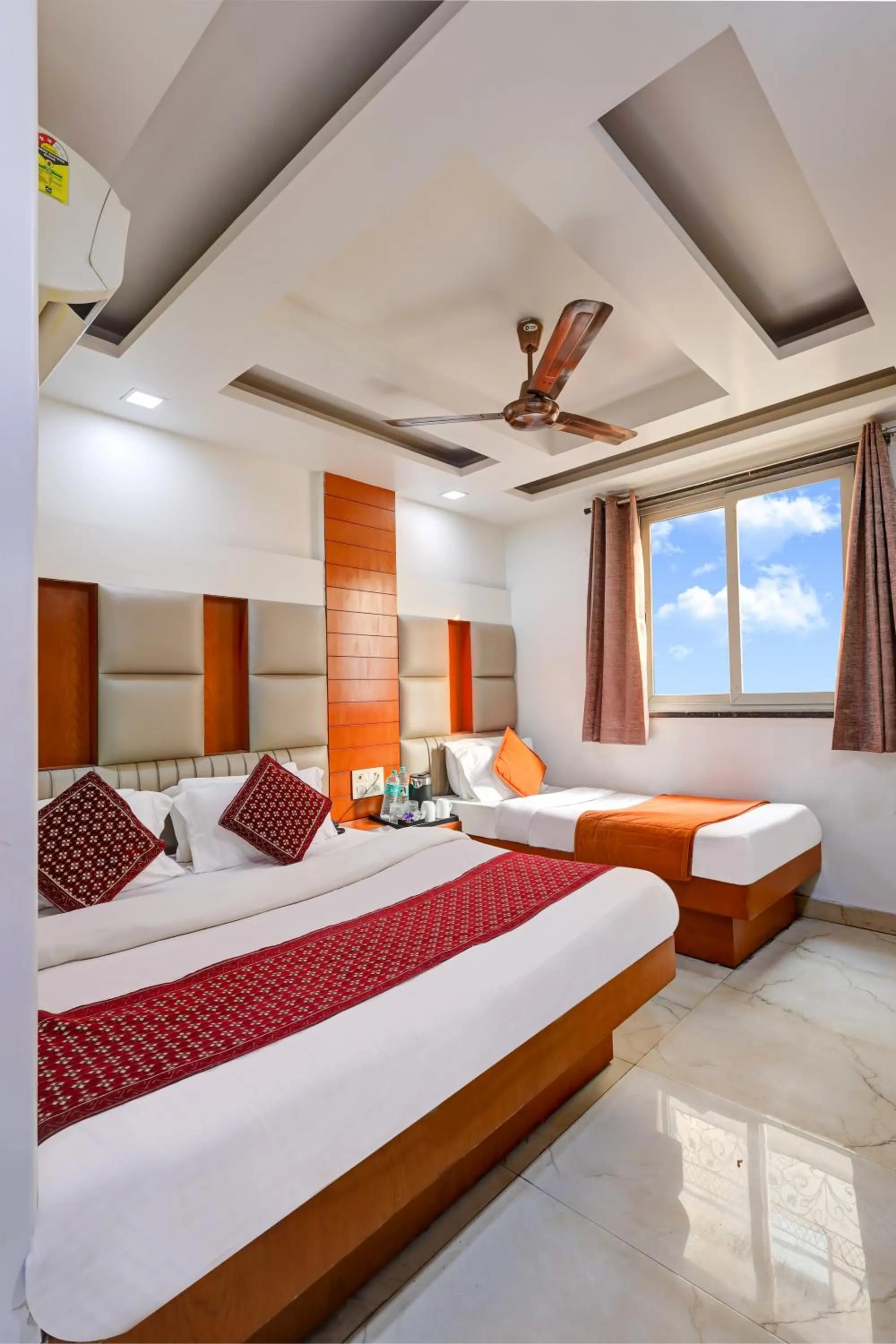 Bedroom, Bed in Hotel Tashkent Palace - Walk in from New Delhi Station & Metro Station