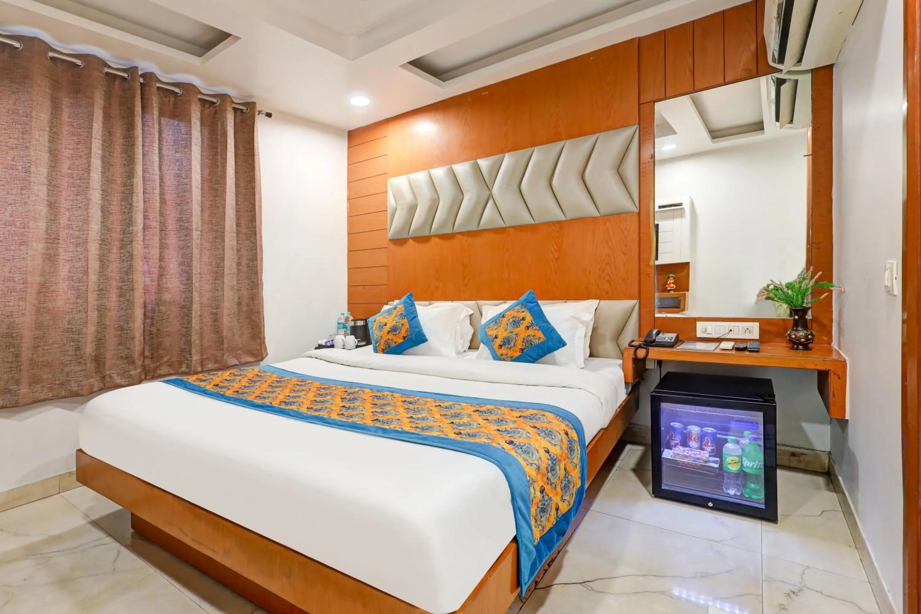 Bedroom, Bed in Hotel Tashkent Palace - Walk in from New Delhi Station & Metro Station