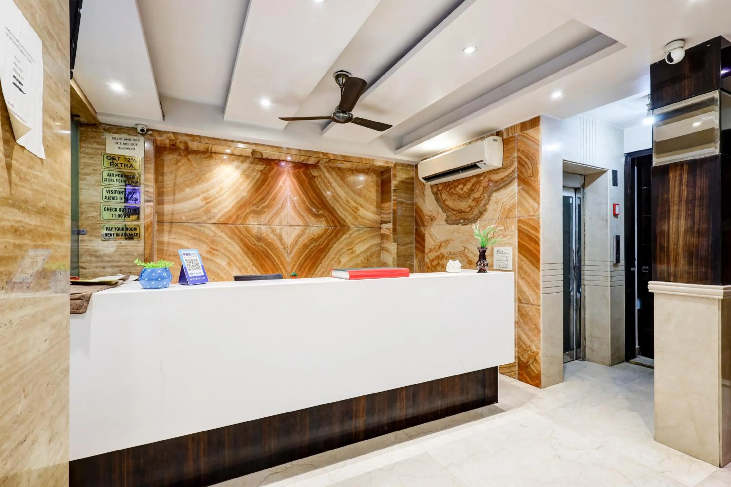 Lobby or reception in Hotel Tashkent Palace - Walk in from New Delhi Station & Metro Station