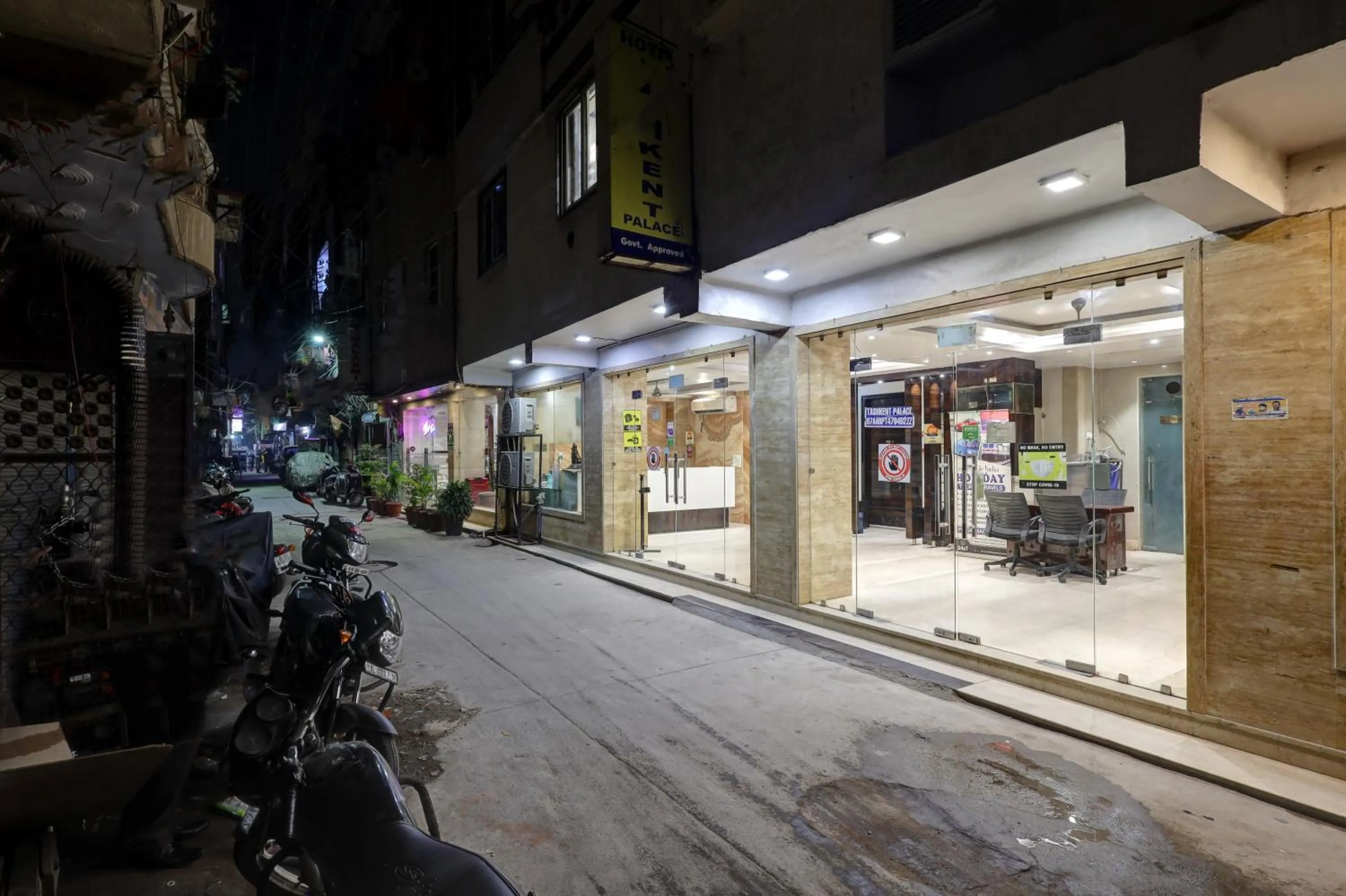 Facade/entrance in Hotel Tashkent Palace - Walk in from New Delhi Station & Metro Station