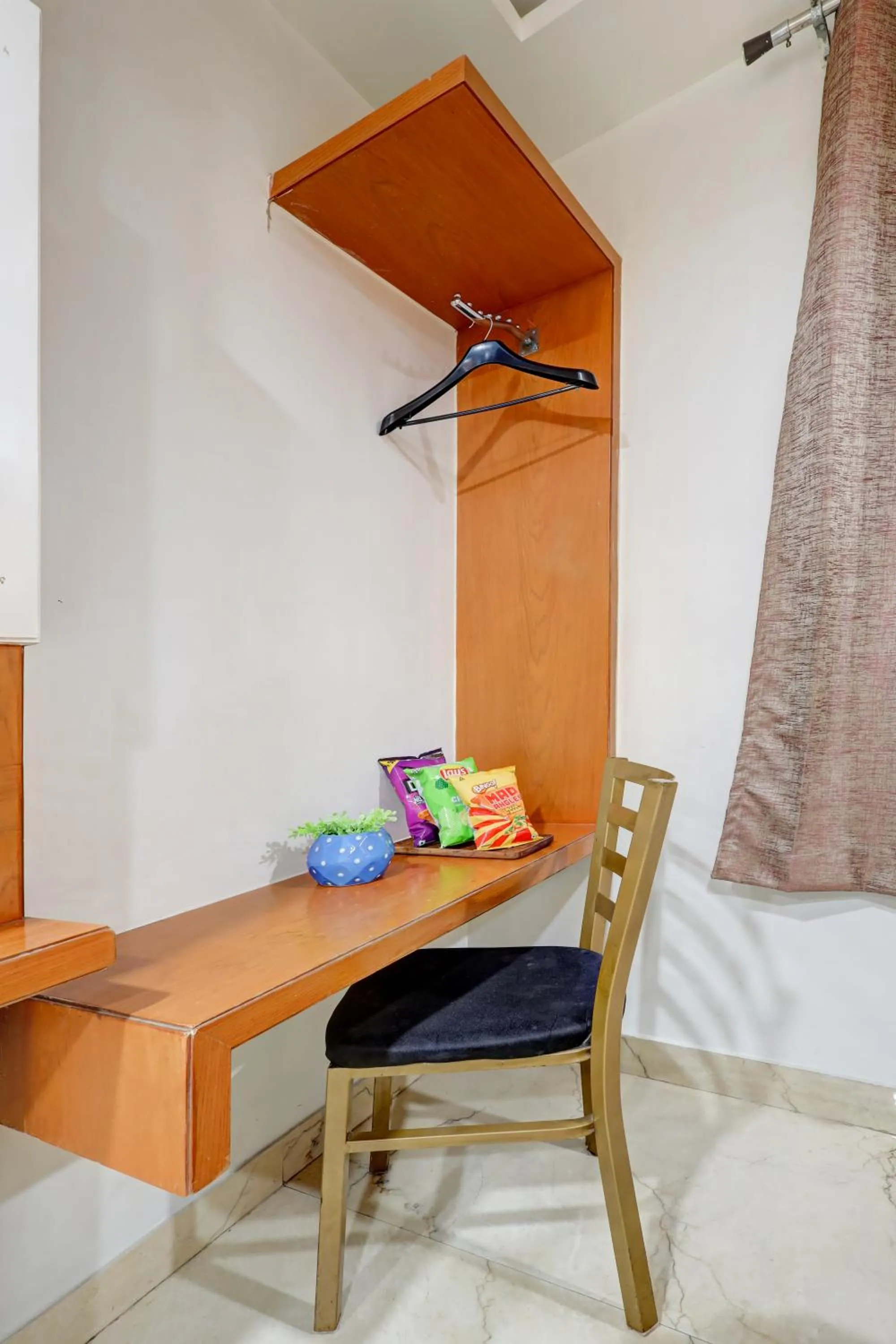 Bedroom in Hotel Tashkent Palace - Walk in from New Delhi Station & Metro Station