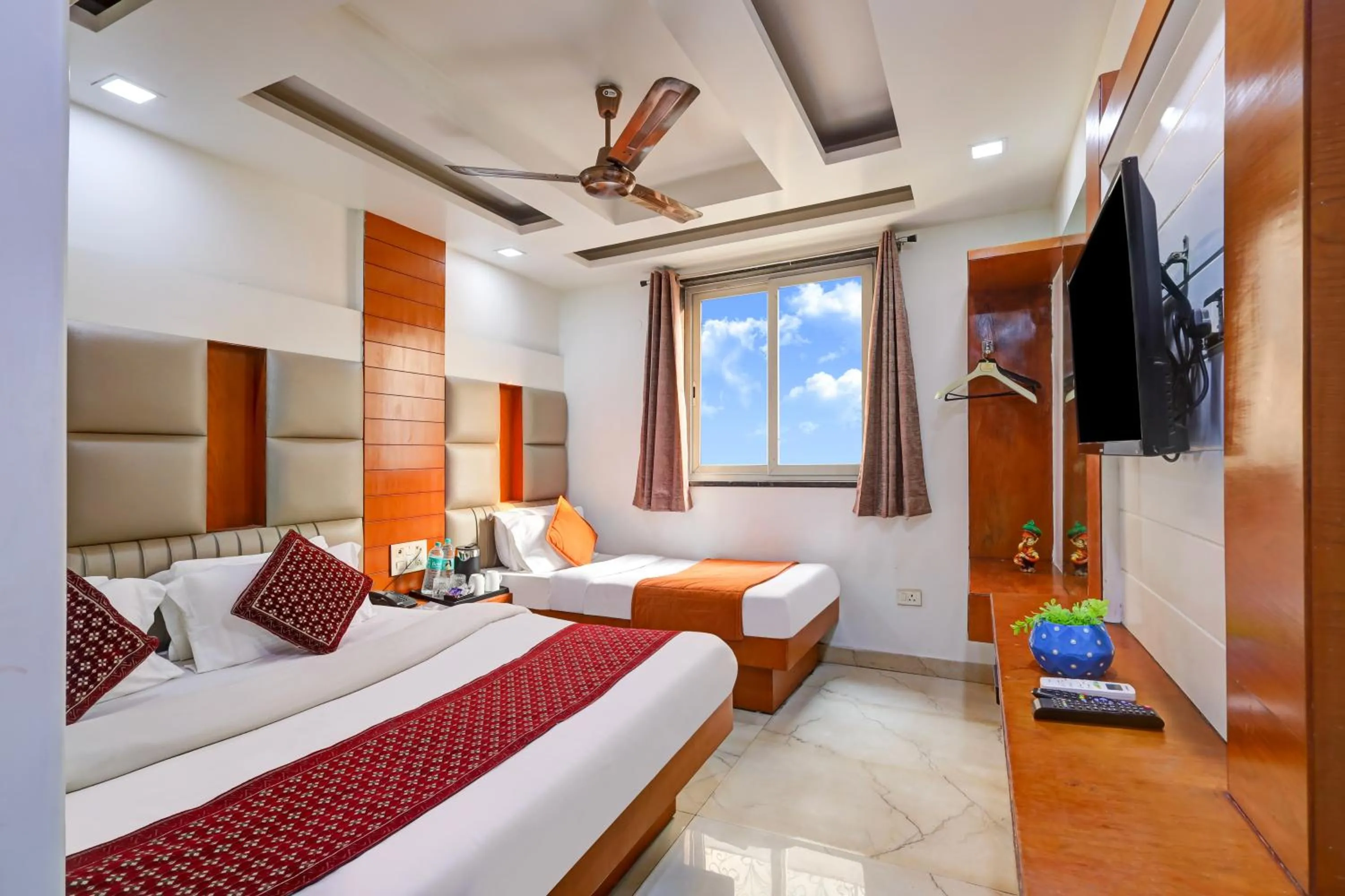 Bed in Hotel Tashkent Palace - Walk in from New Delhi Station & Metro Station