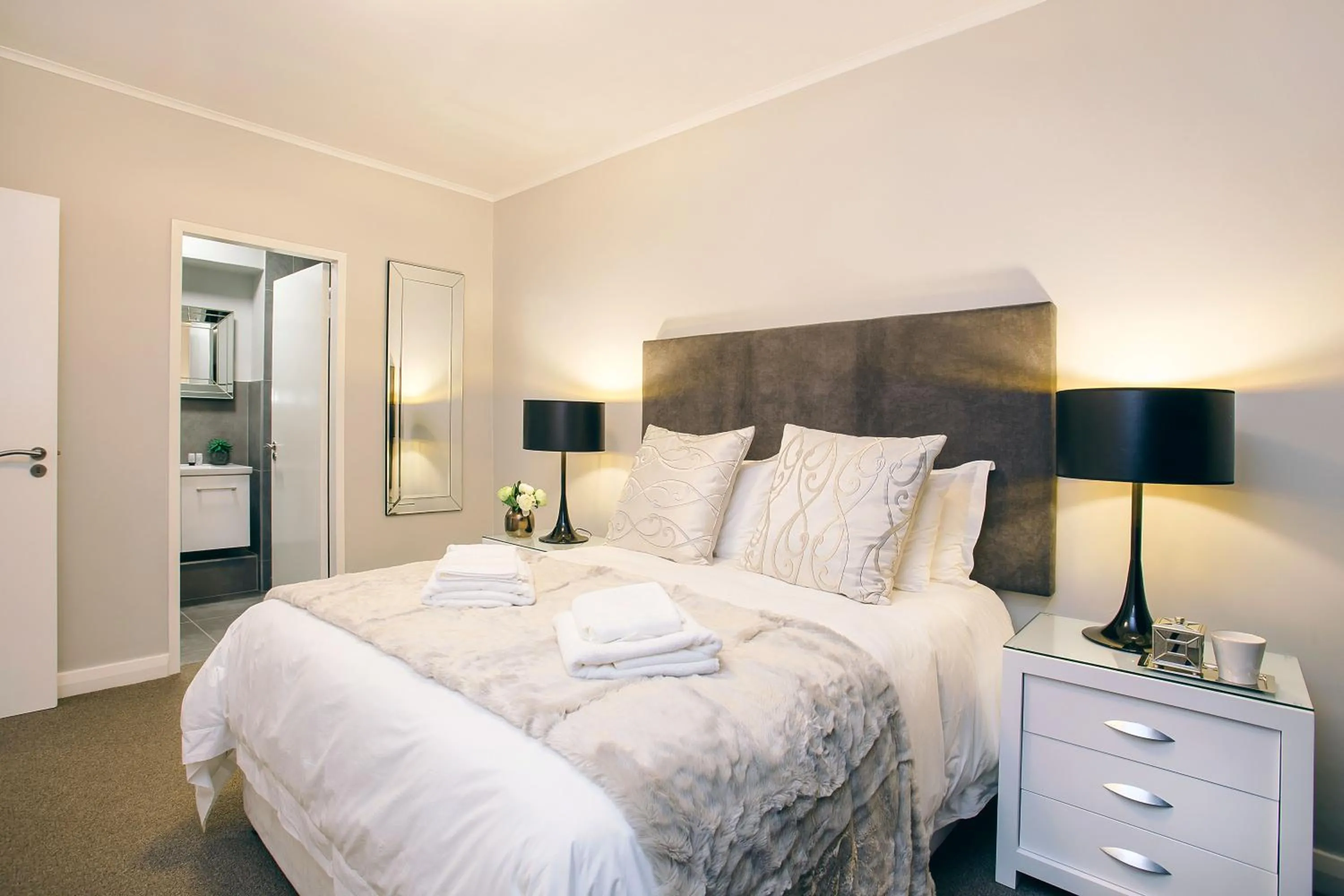 Bedroom, Bed in Superior Apartment Mayfair