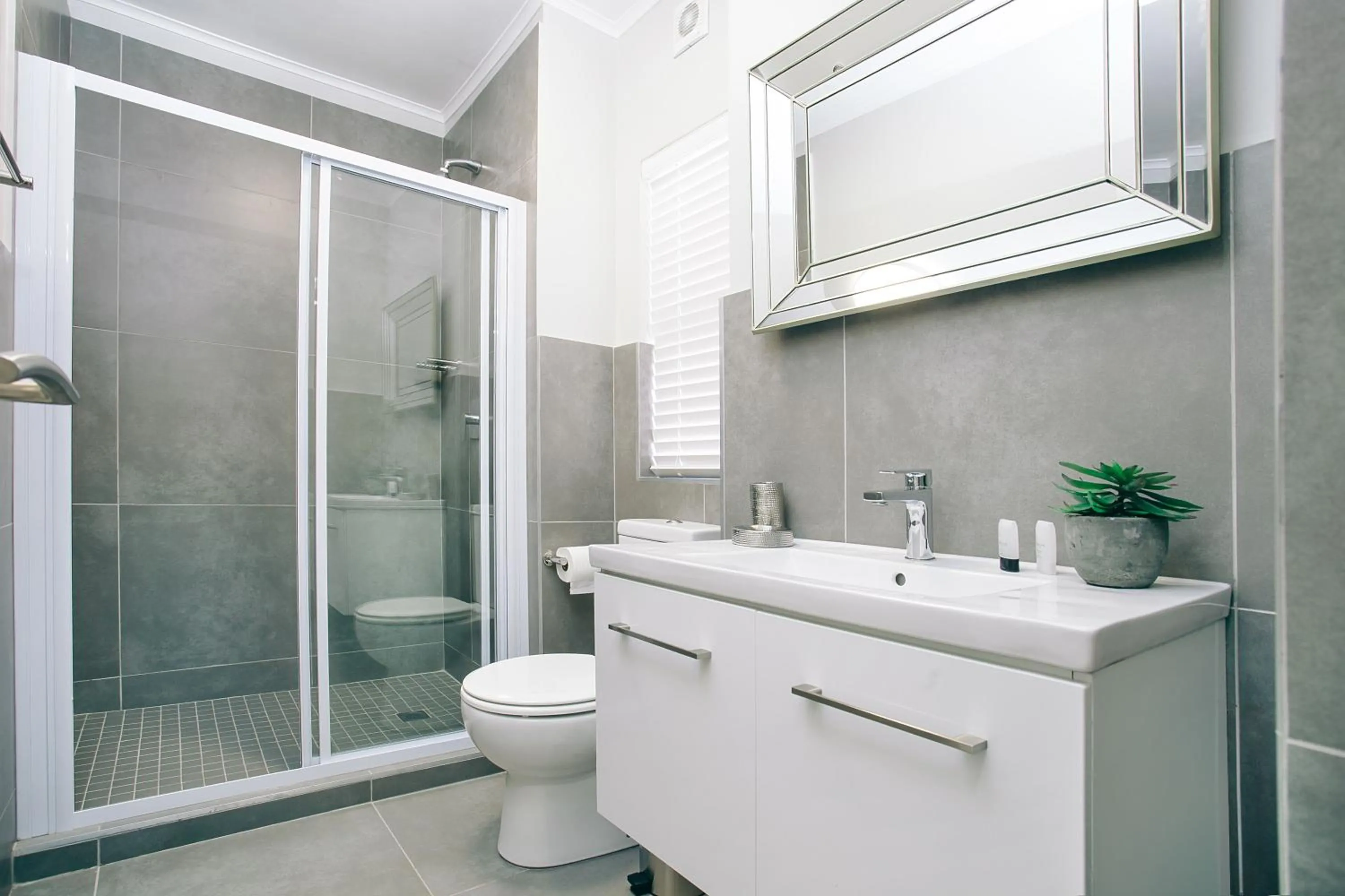 Shower in Superior Apartment Mayfair