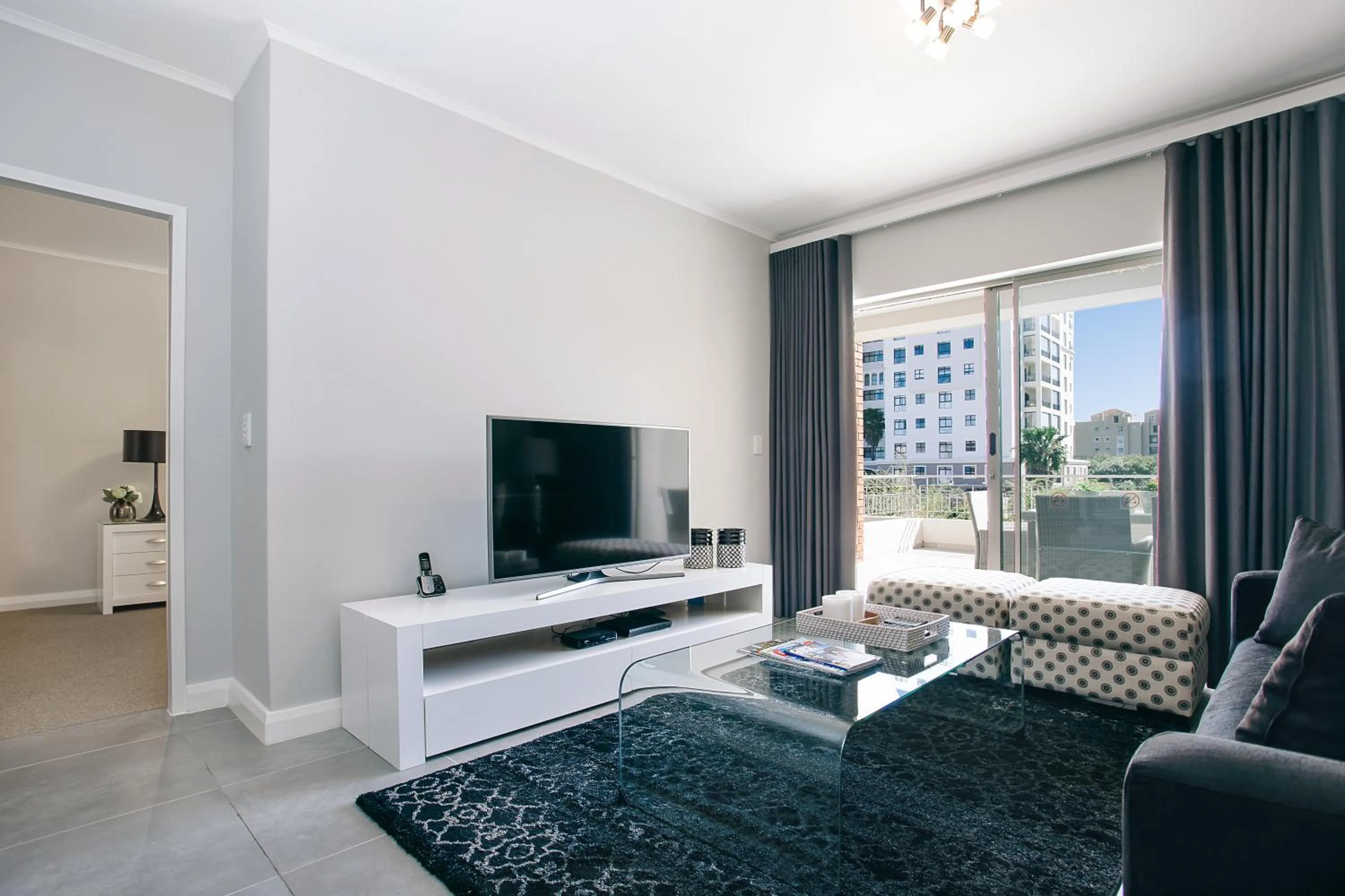 TV and multimedia in Superior Apartment Mayfair