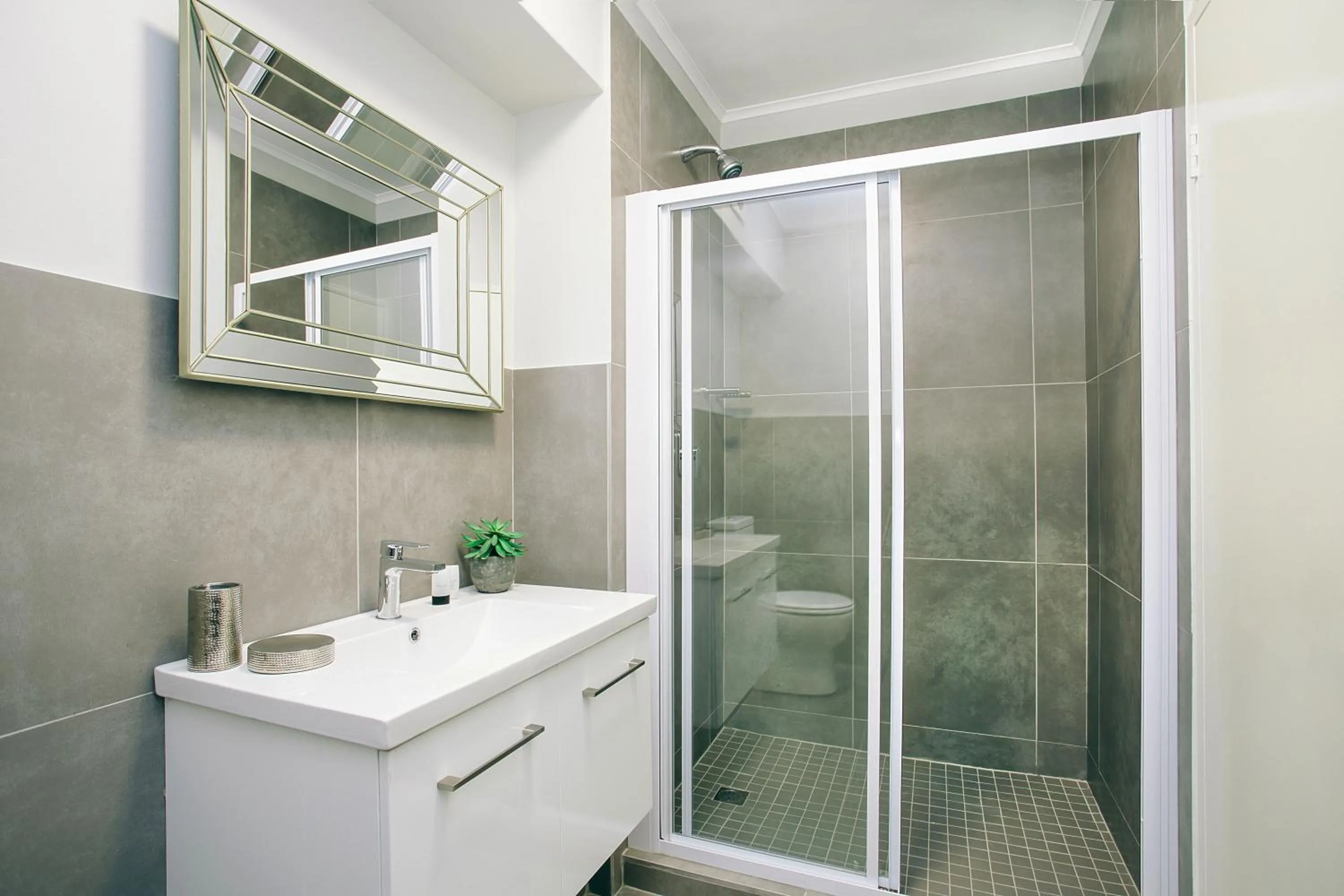 Shower in Superior Apartment Mayfair