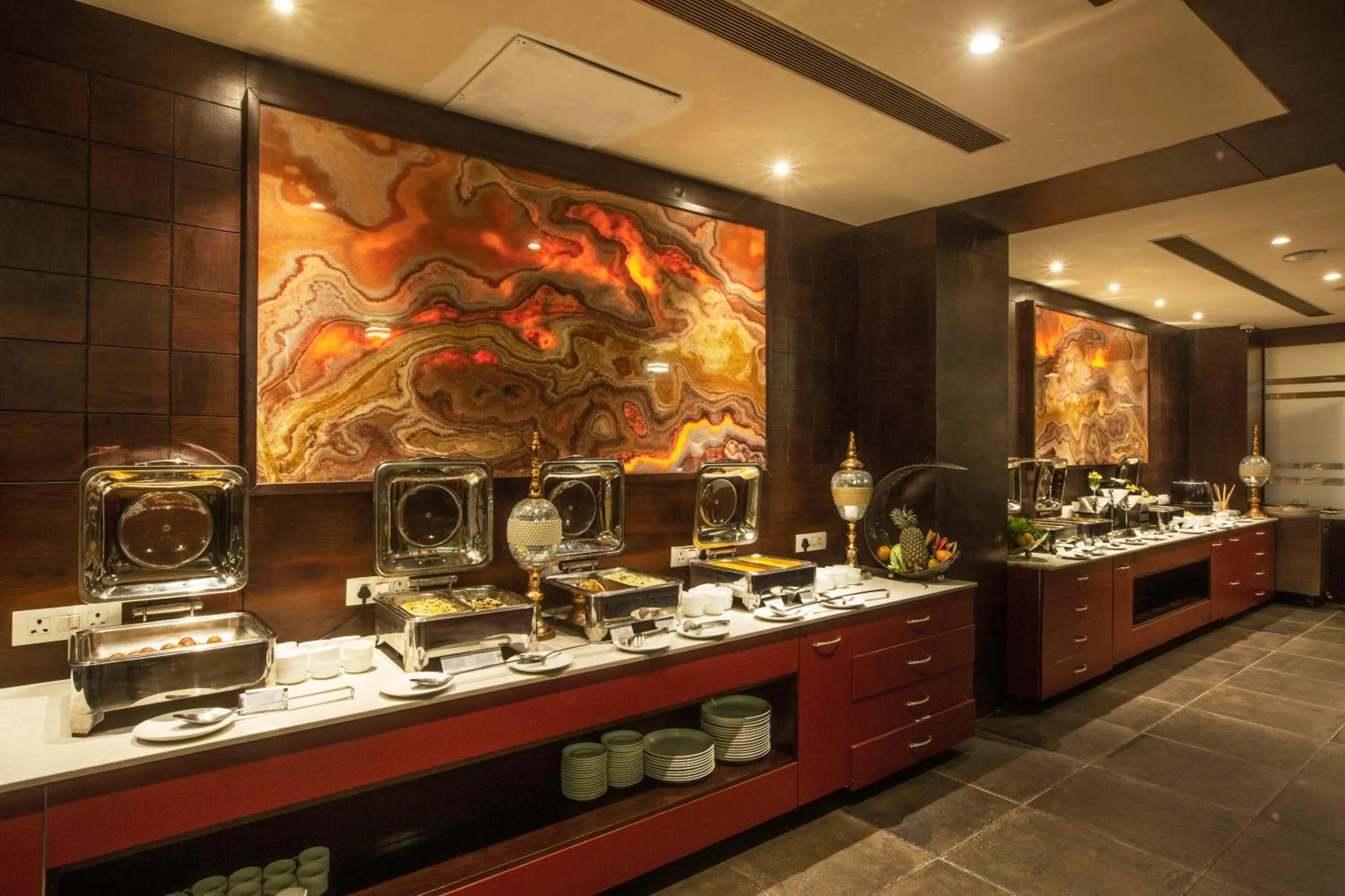 Restaurant/places to eat in Hotel Mumbai House