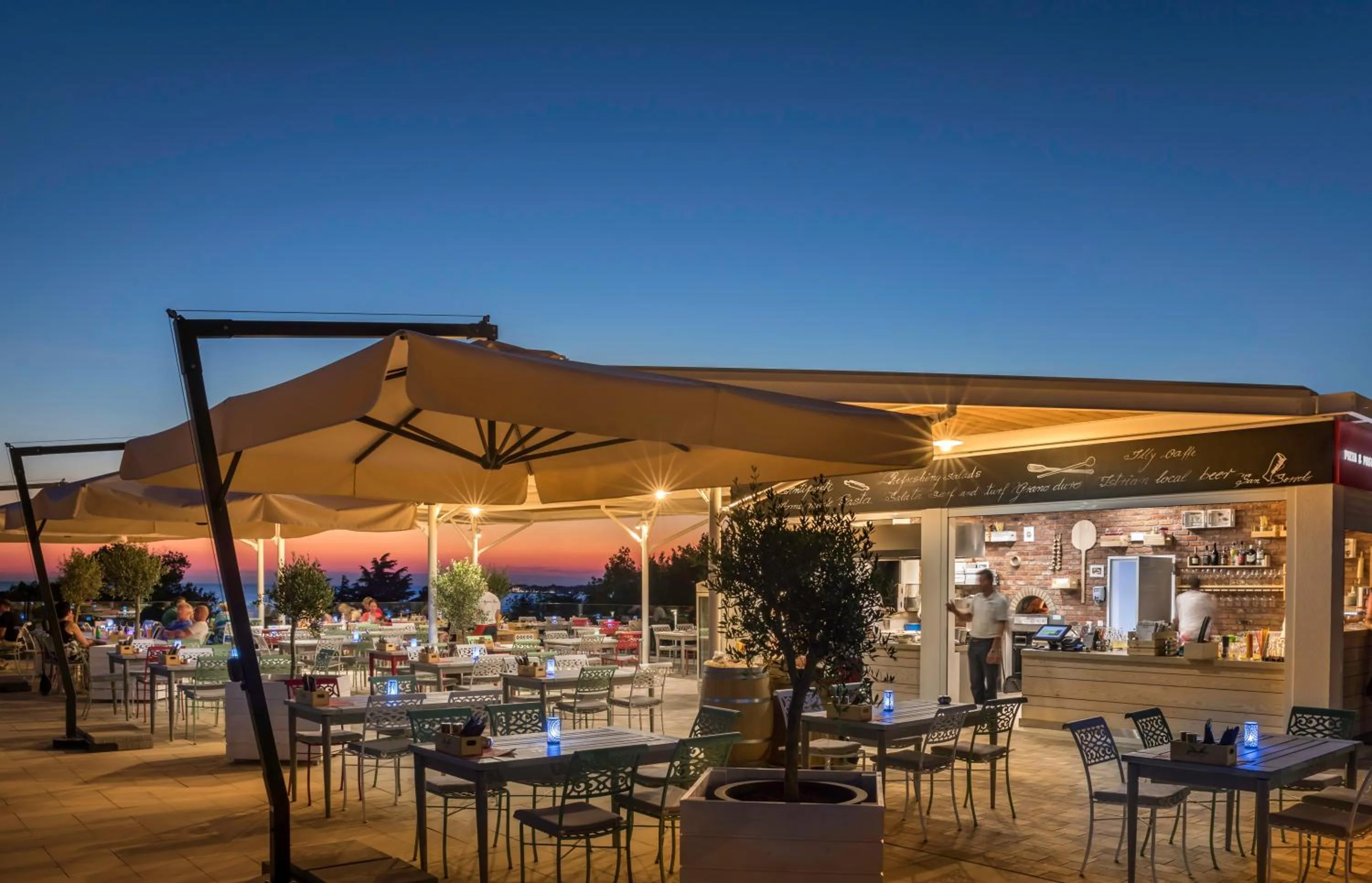 Restaurant/places to eat in Mobilhome Victoria Camping Lanterna