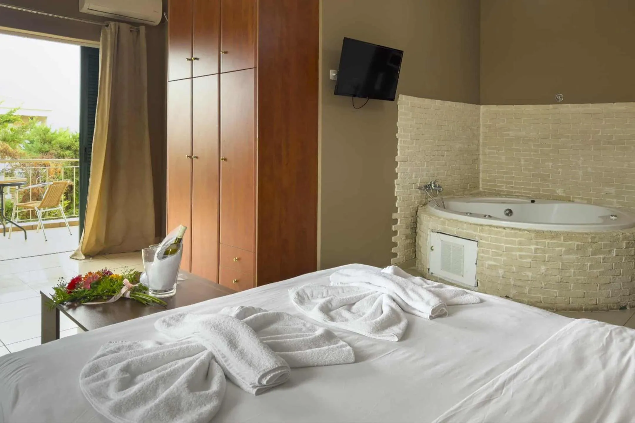 Bed in Cavallari Palace Hotel Suites