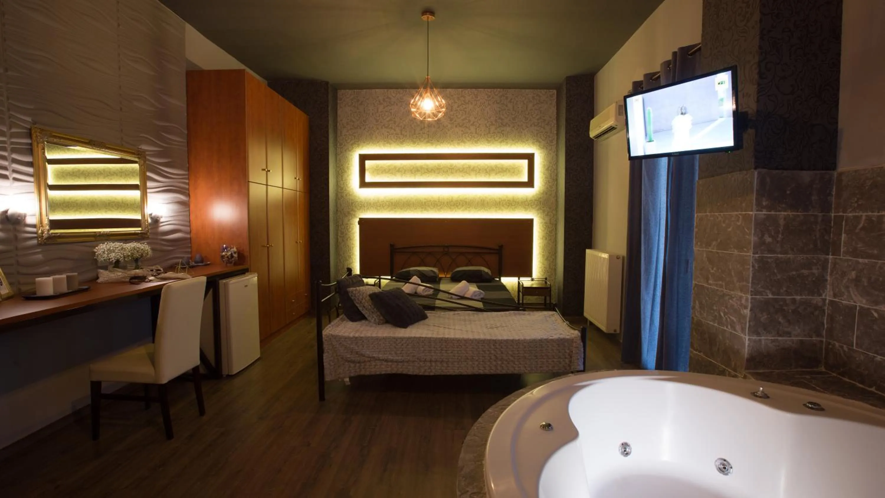 Mountain view, Bed in Cavallari Palace Hotel Suites