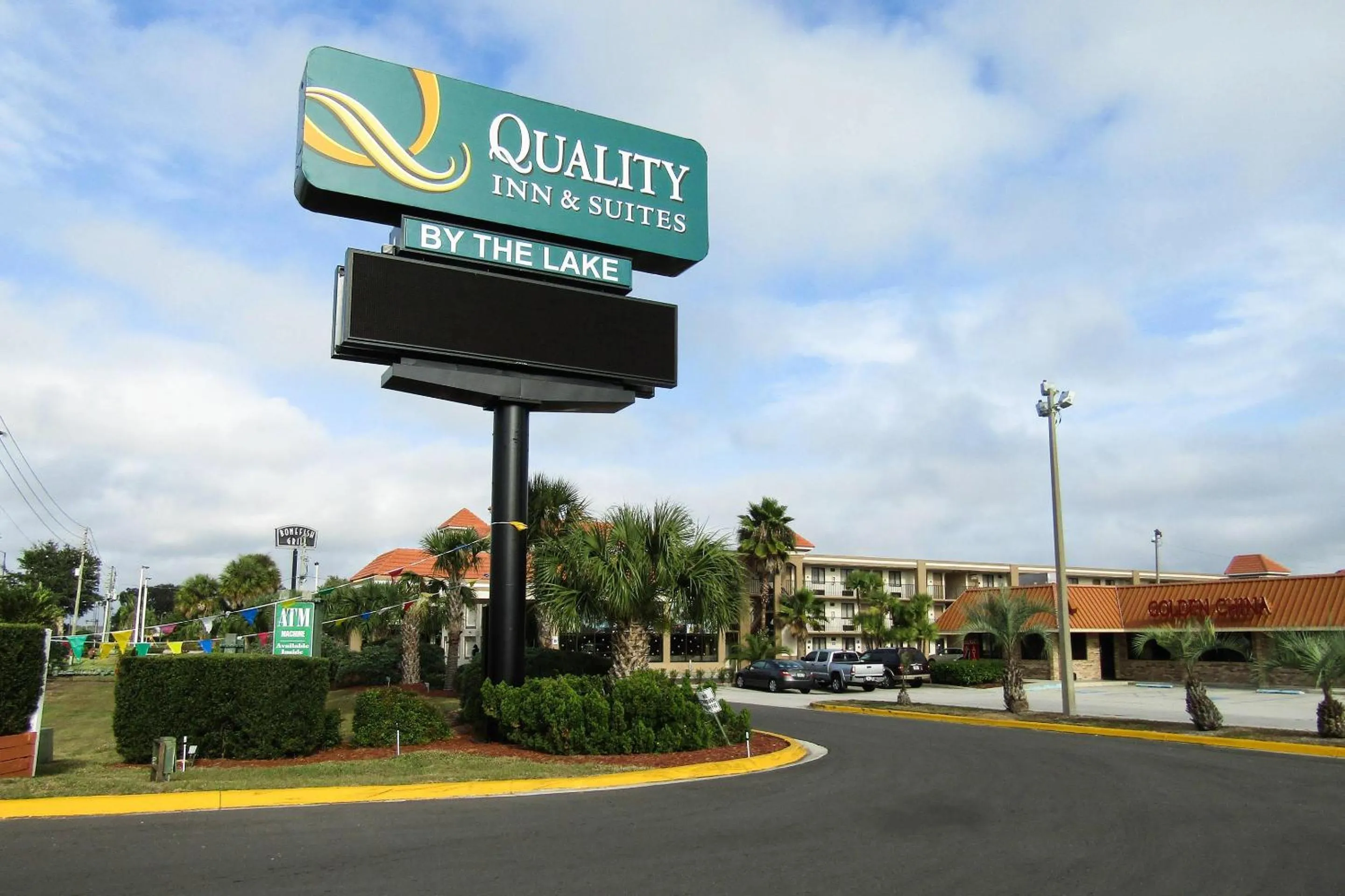Property building in Quality Inn & Suites Kissimmee by The Lake - Free Shuttle to Theme Parks