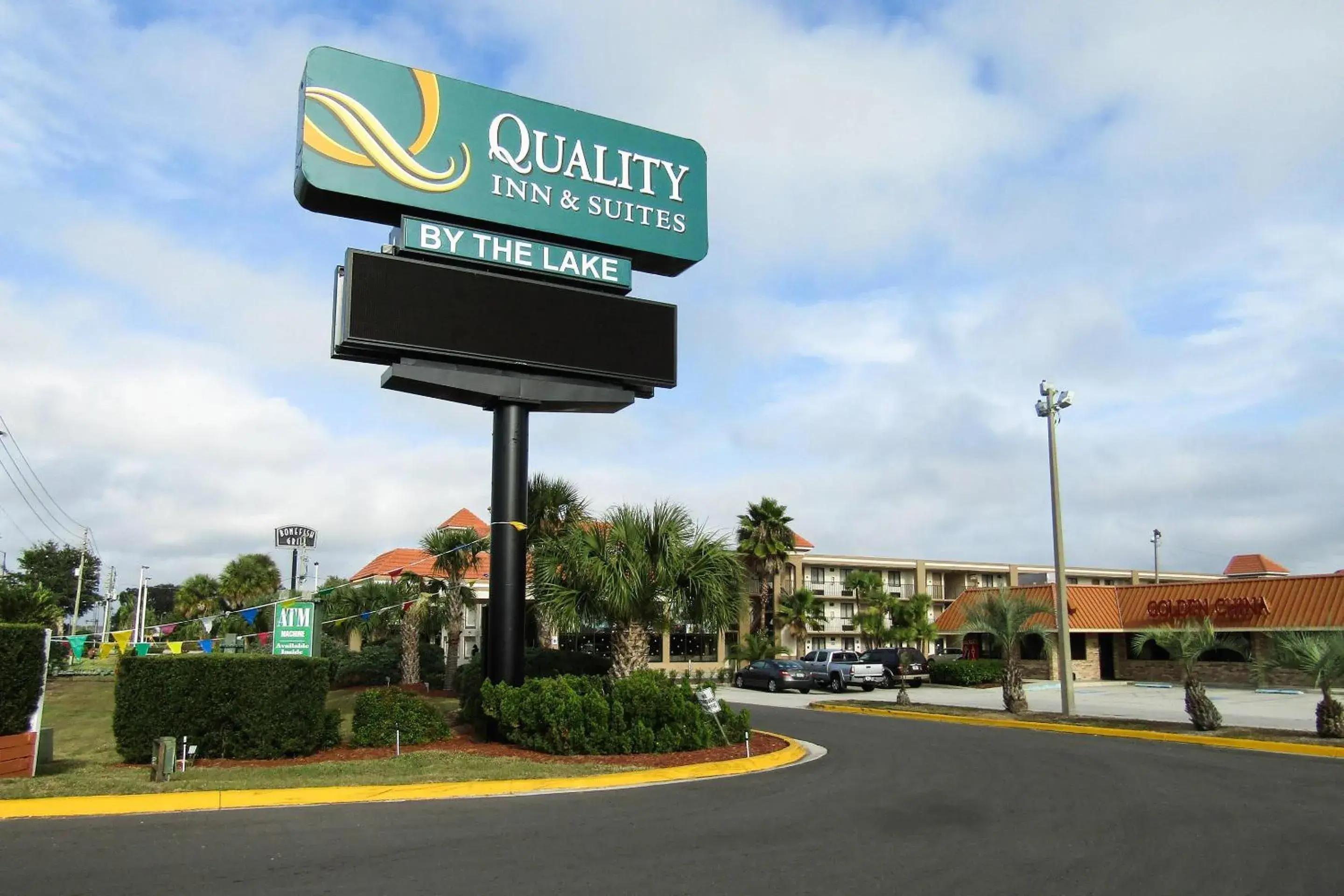 Property building in Quality Inn & Suites Kissimmee near Main Gate Property building in Quality Inn & Suites Kissimmee near Main Gate