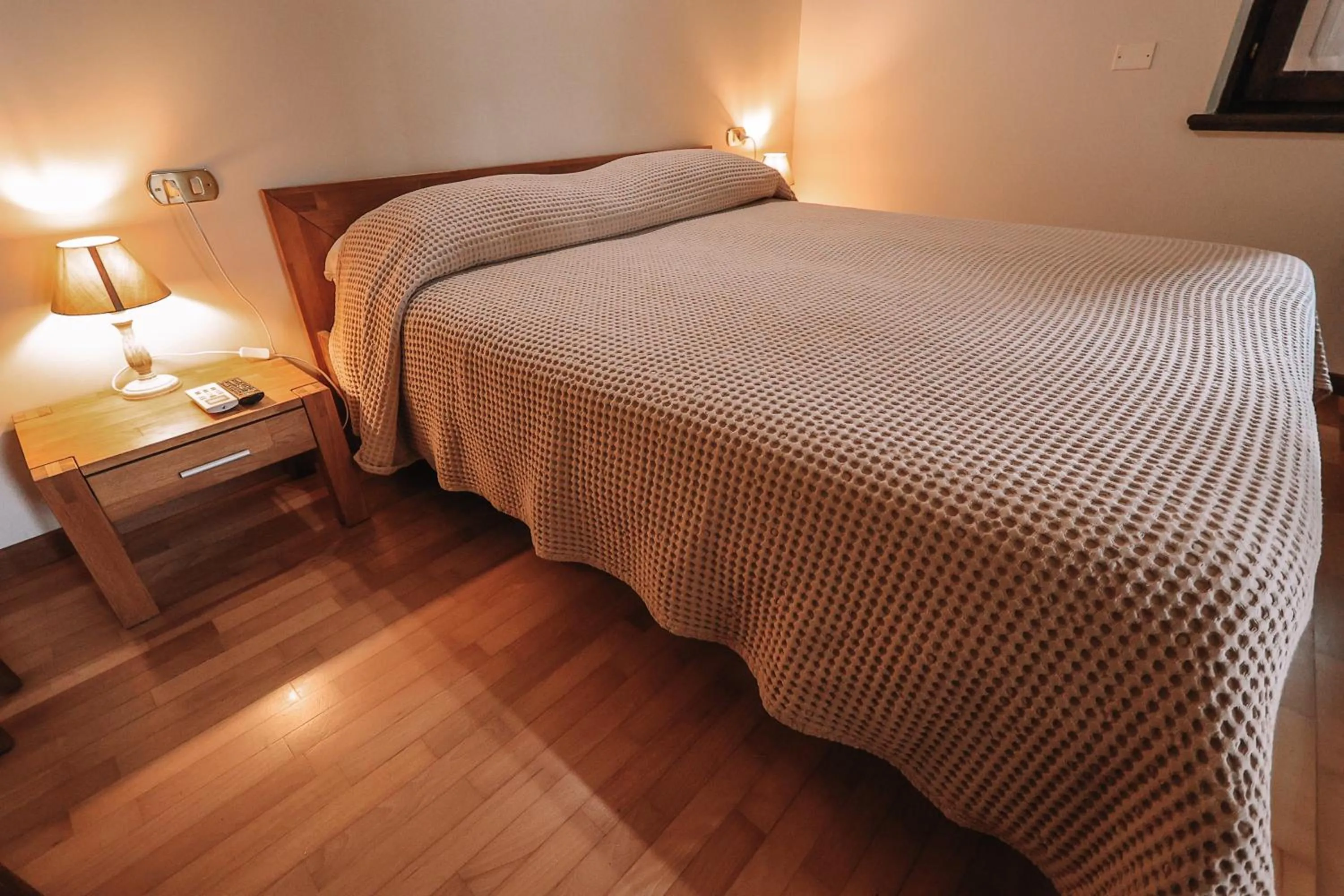 Photo of the whole room, Bed in Alle Robinie