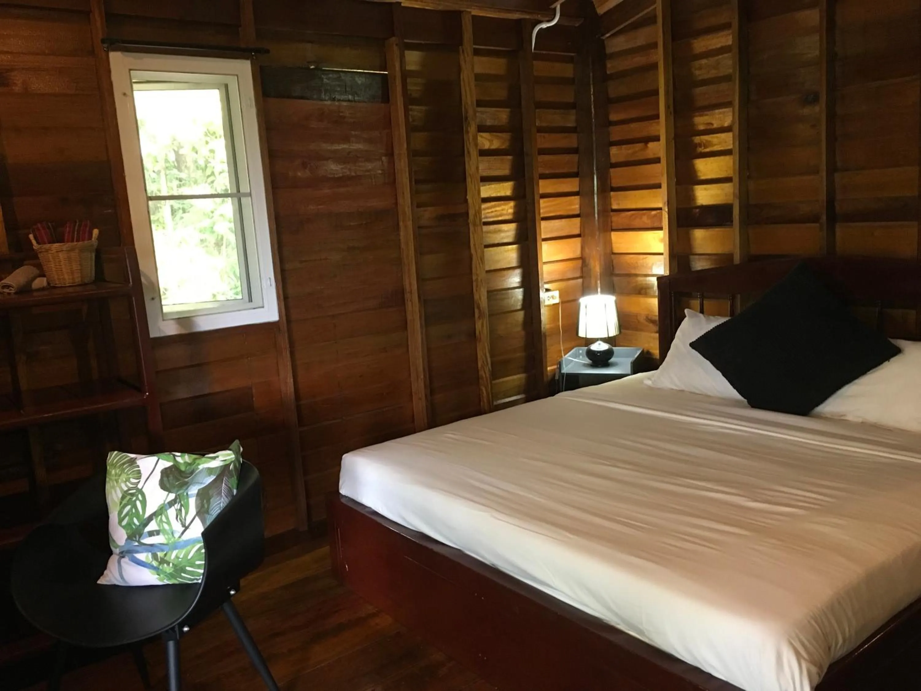 Bedroom, Bed in Oon Lee Bungalows