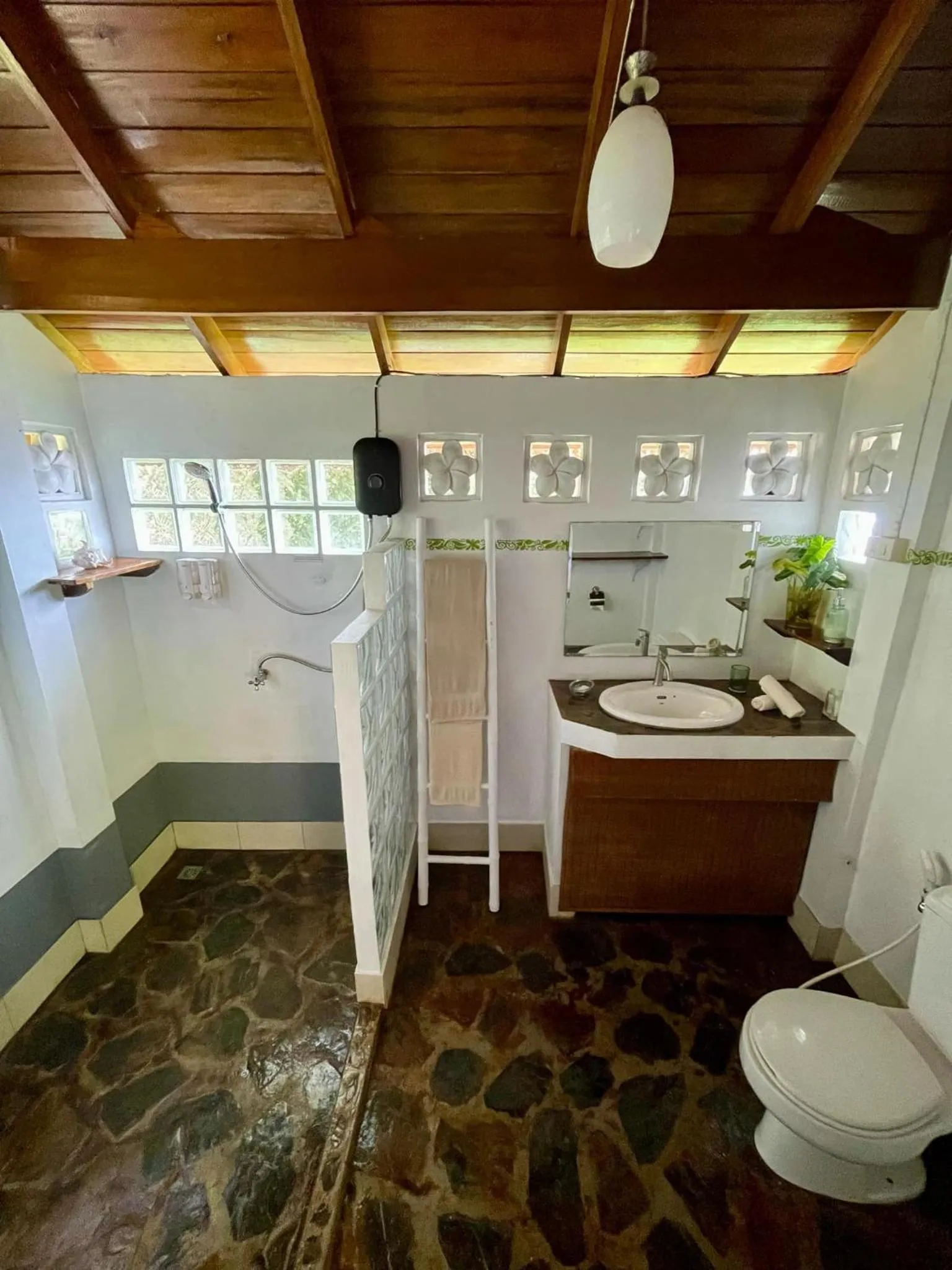 Shower in Oon Lee Bungalows