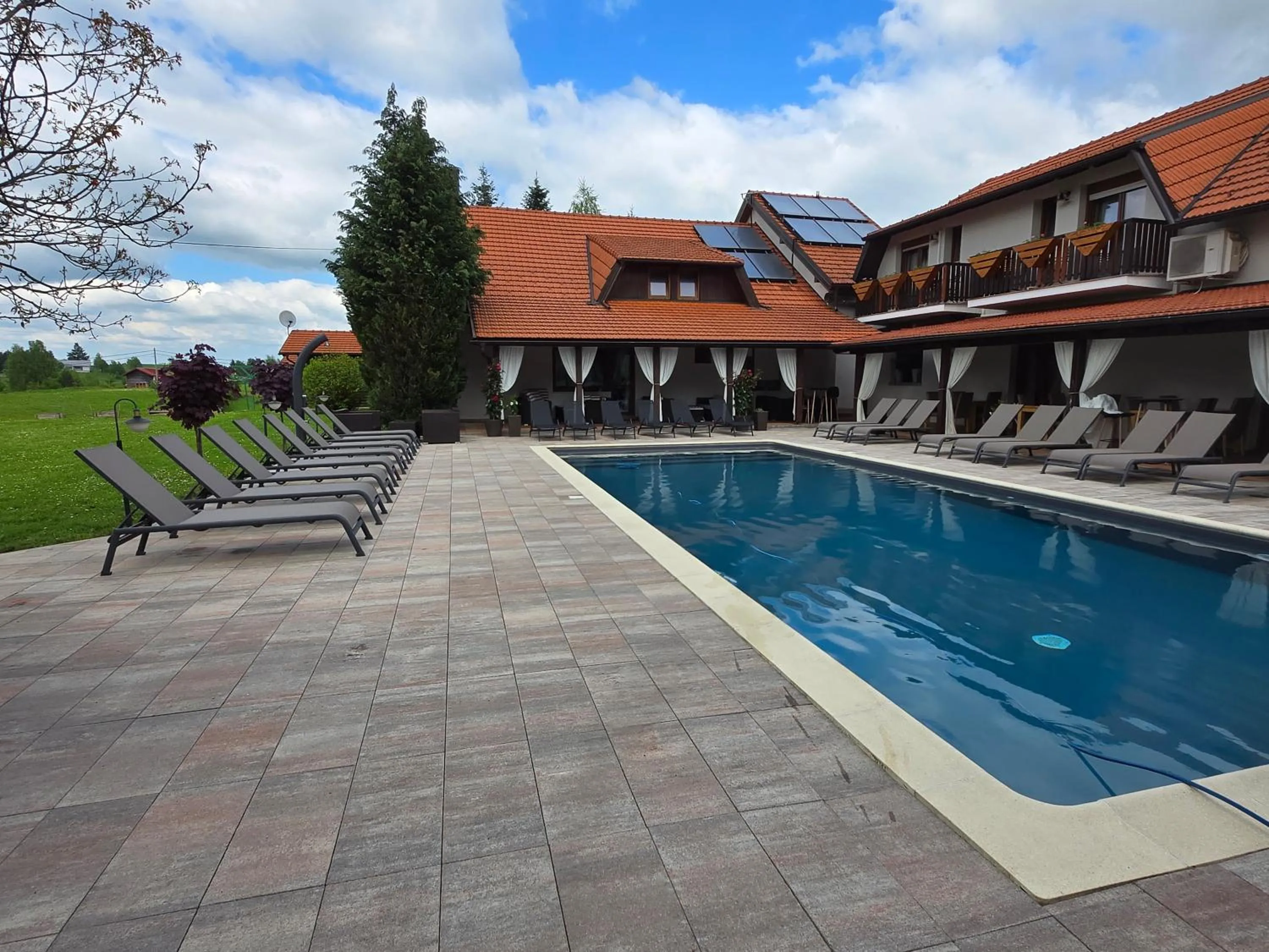 Swimming pool in House Tina