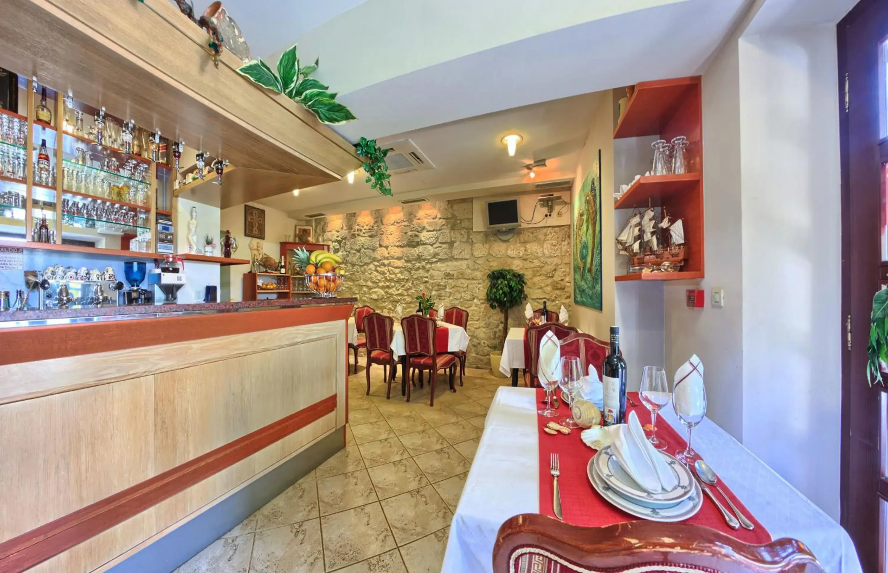 Restaurant/places to eat in Hotel Trogir Restaurant/places to eat in Hotel Trogir