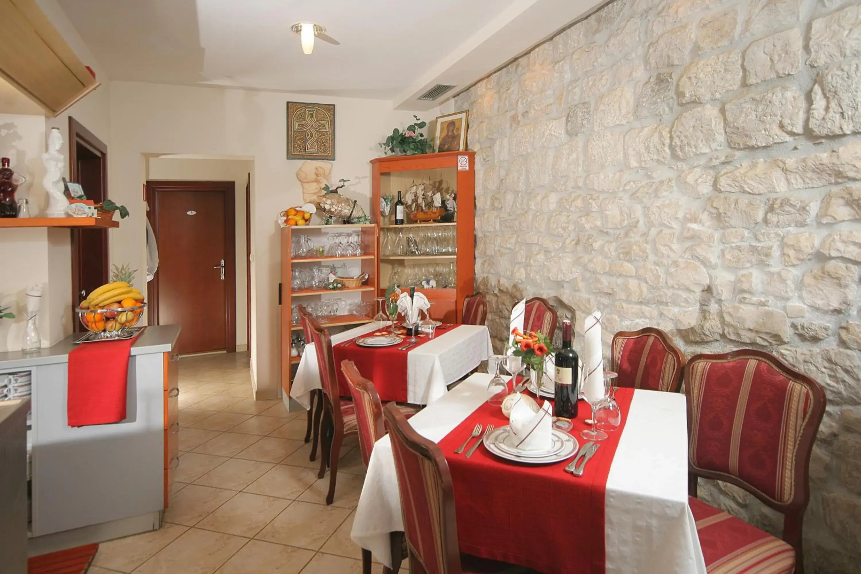 Restaurant/places to eat in Hotel Trogir Restaurant/places to eat in Hotel Trogir