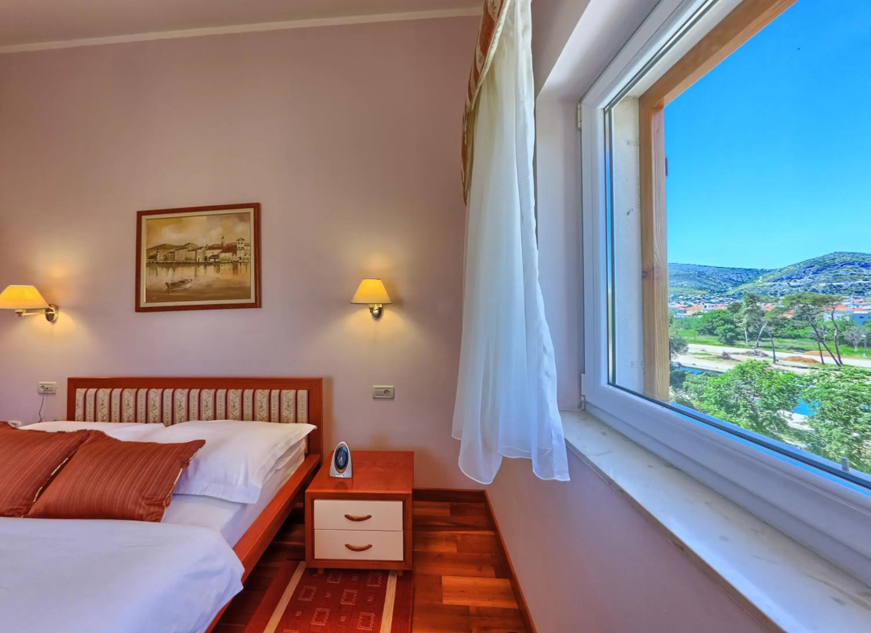 Day, Bed in Hotel Trogir Day, Bed in Hotel Trogir