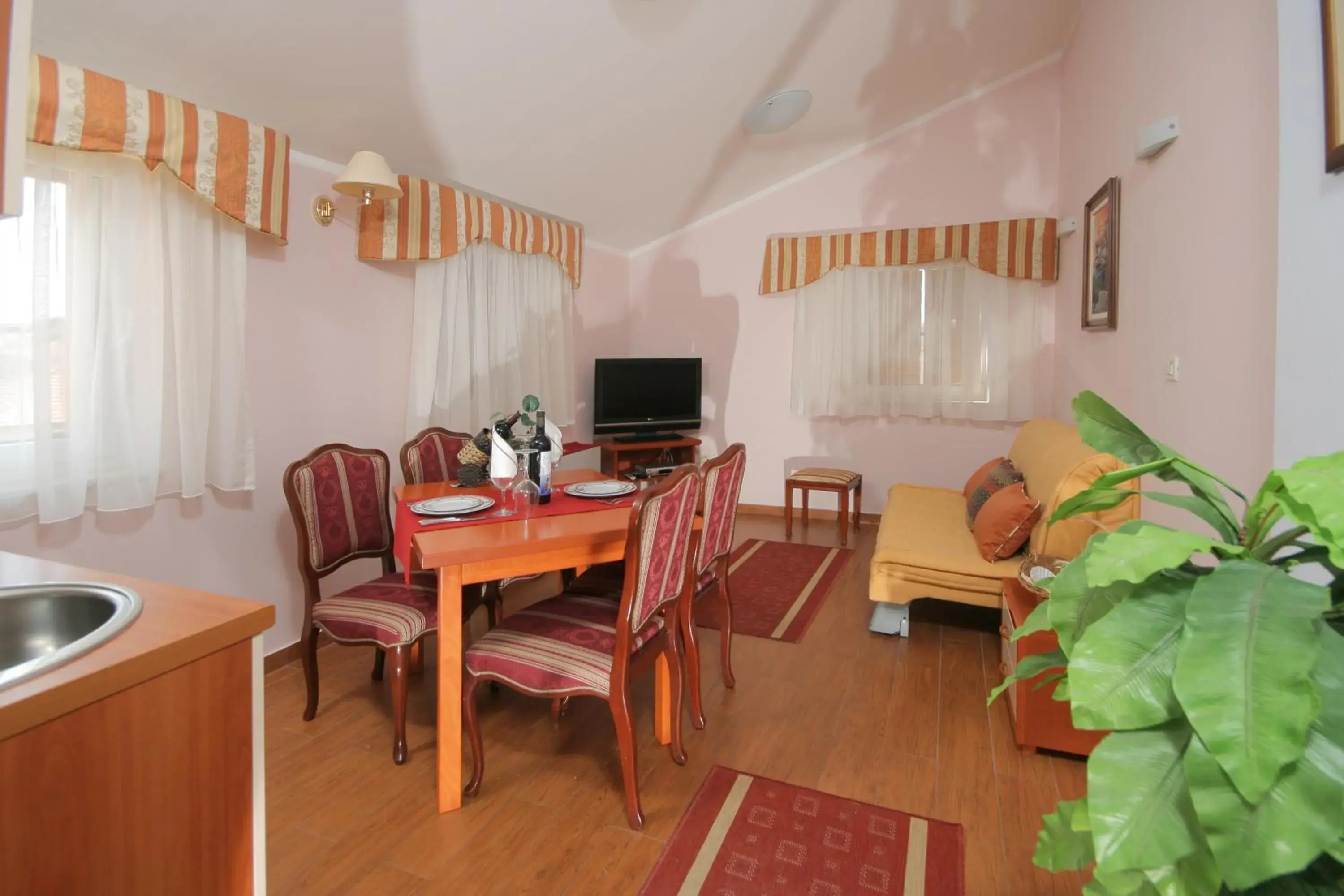 Restaurant/places to eat in Hotel Trogir Restaurant/places to eat in Hotel Trogir