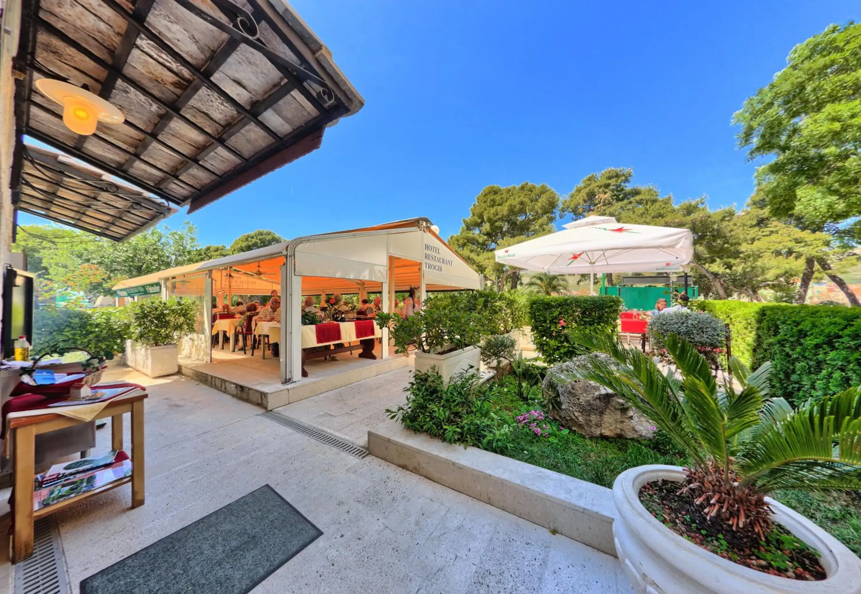 Restaurant/places to eat in Hotel Trogir Restaurant/places to eat in Hotel Trogir