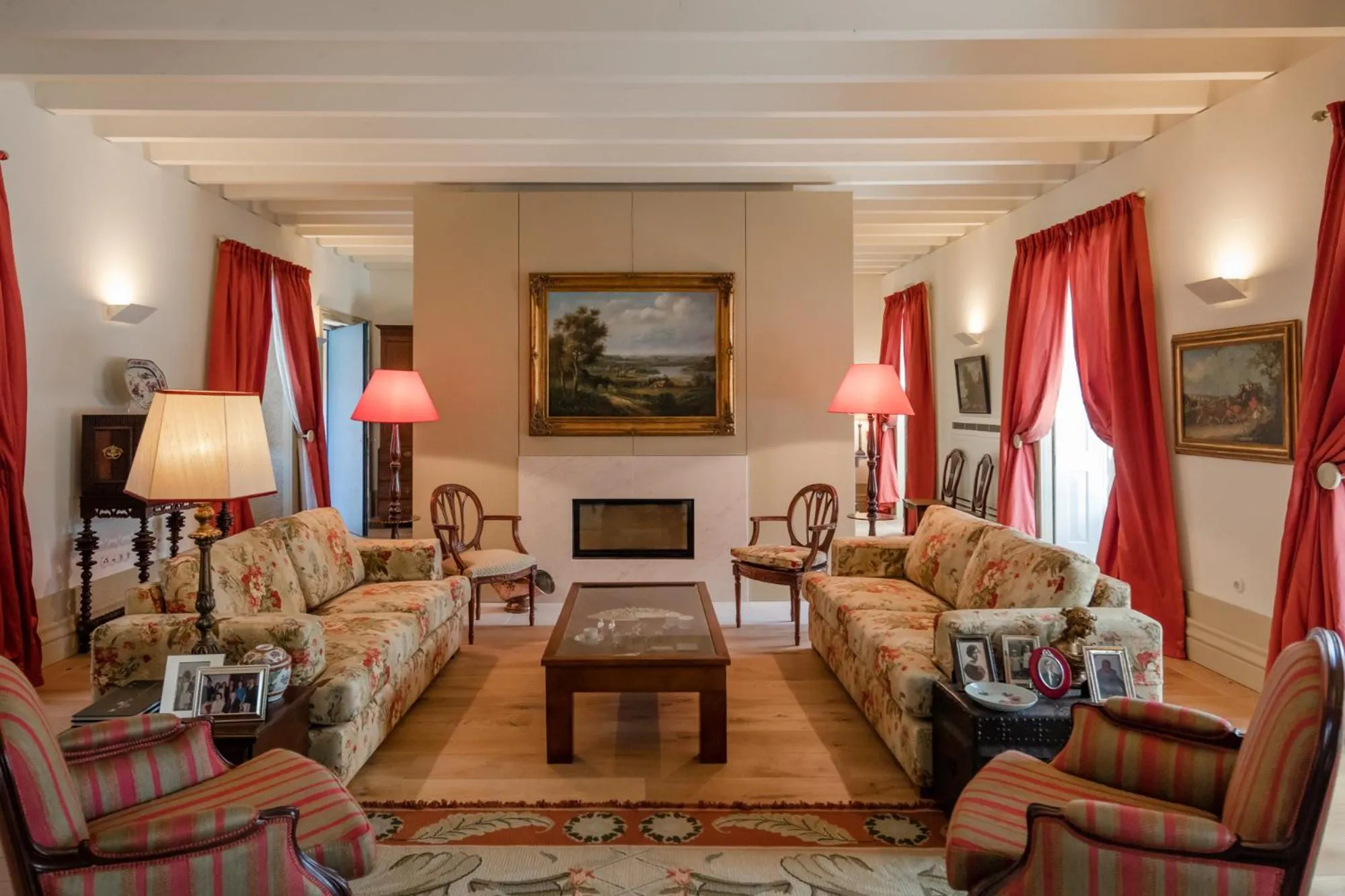 Communal lounge/ TV room in Hotel Paço de Vitorino