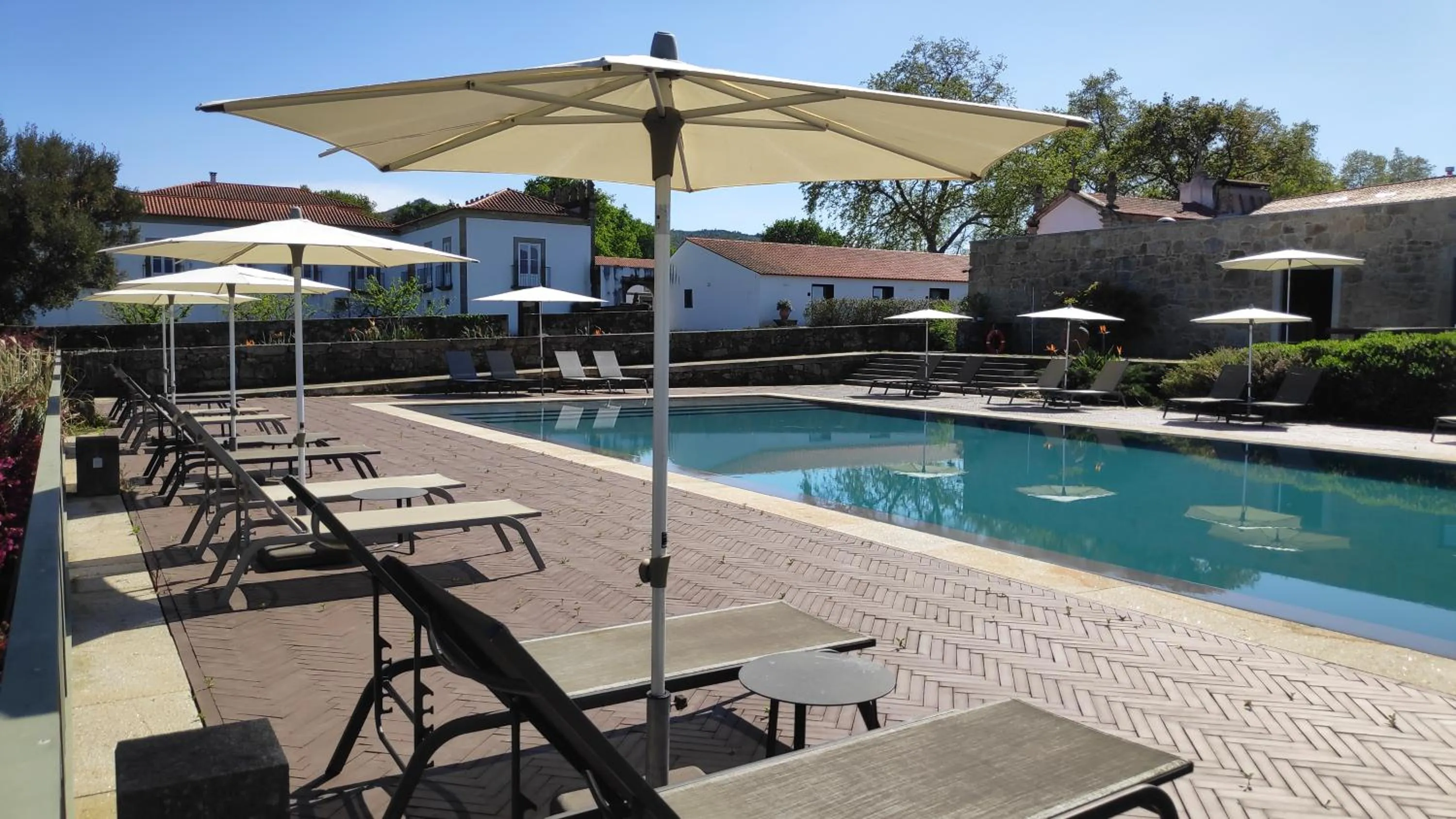Swimming pool in Hotel Paço de Vitorino