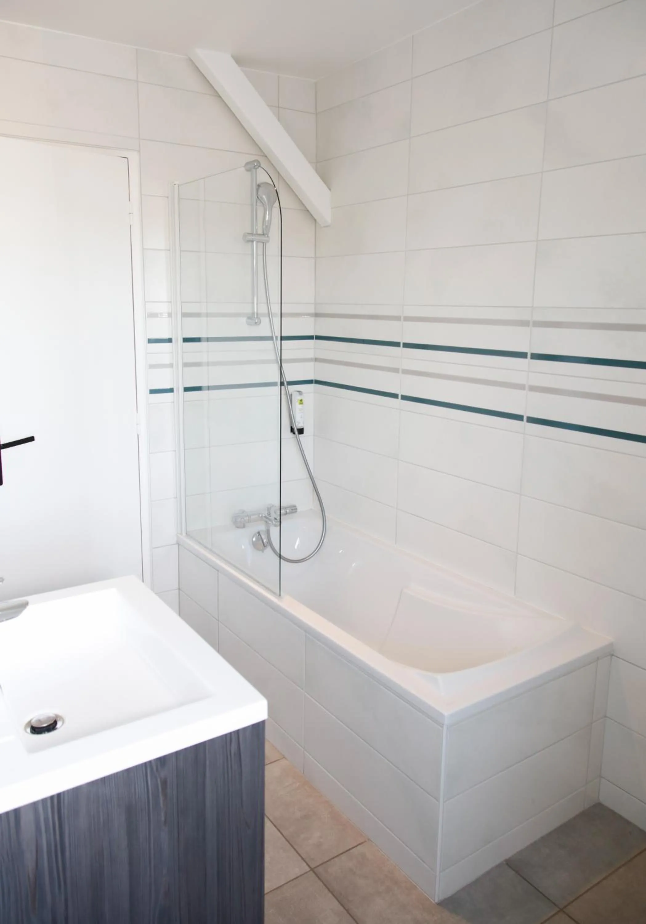 Bathroom in Hôtel de France Vire