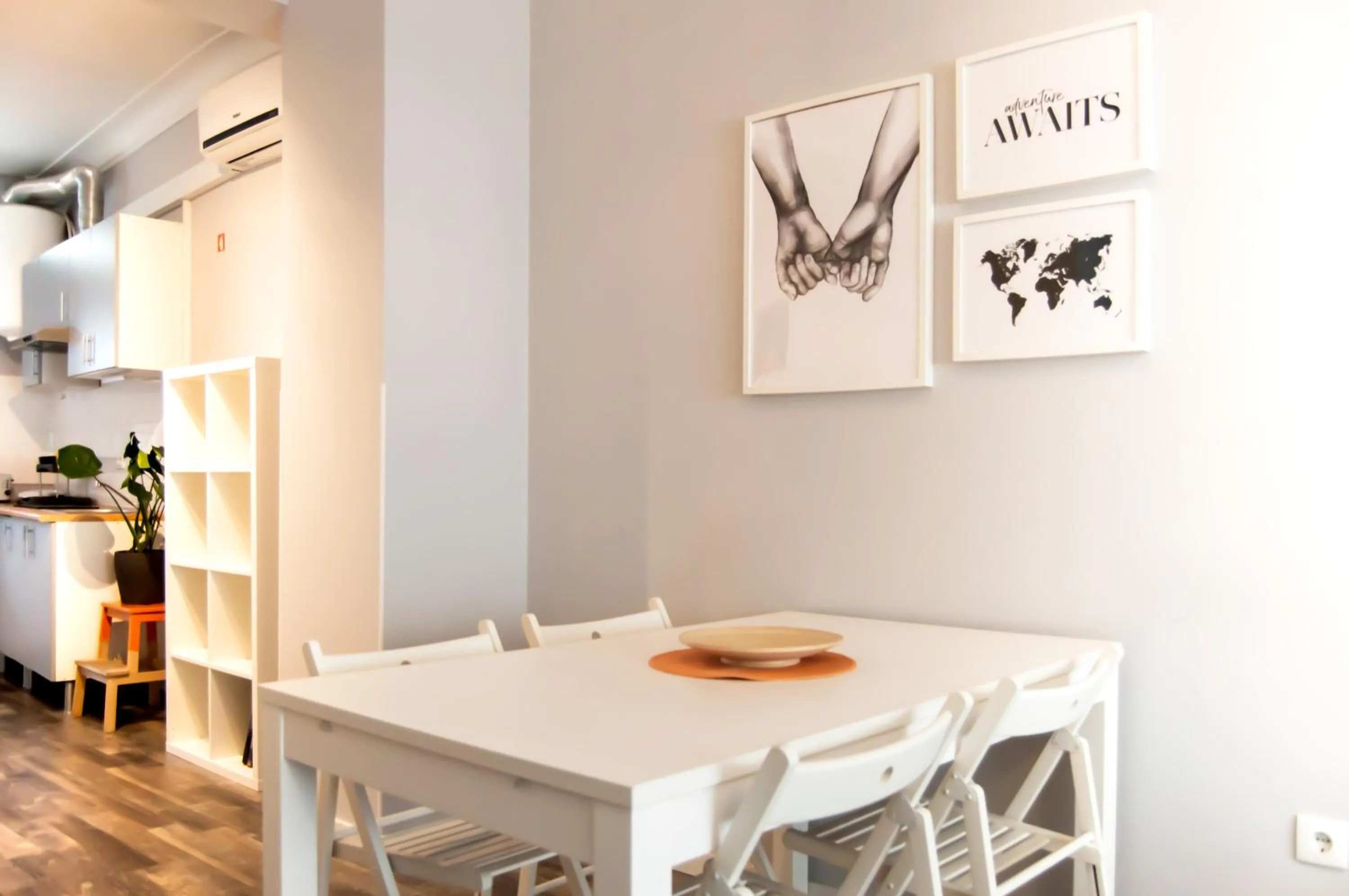 Dining area in LL Picaria 16