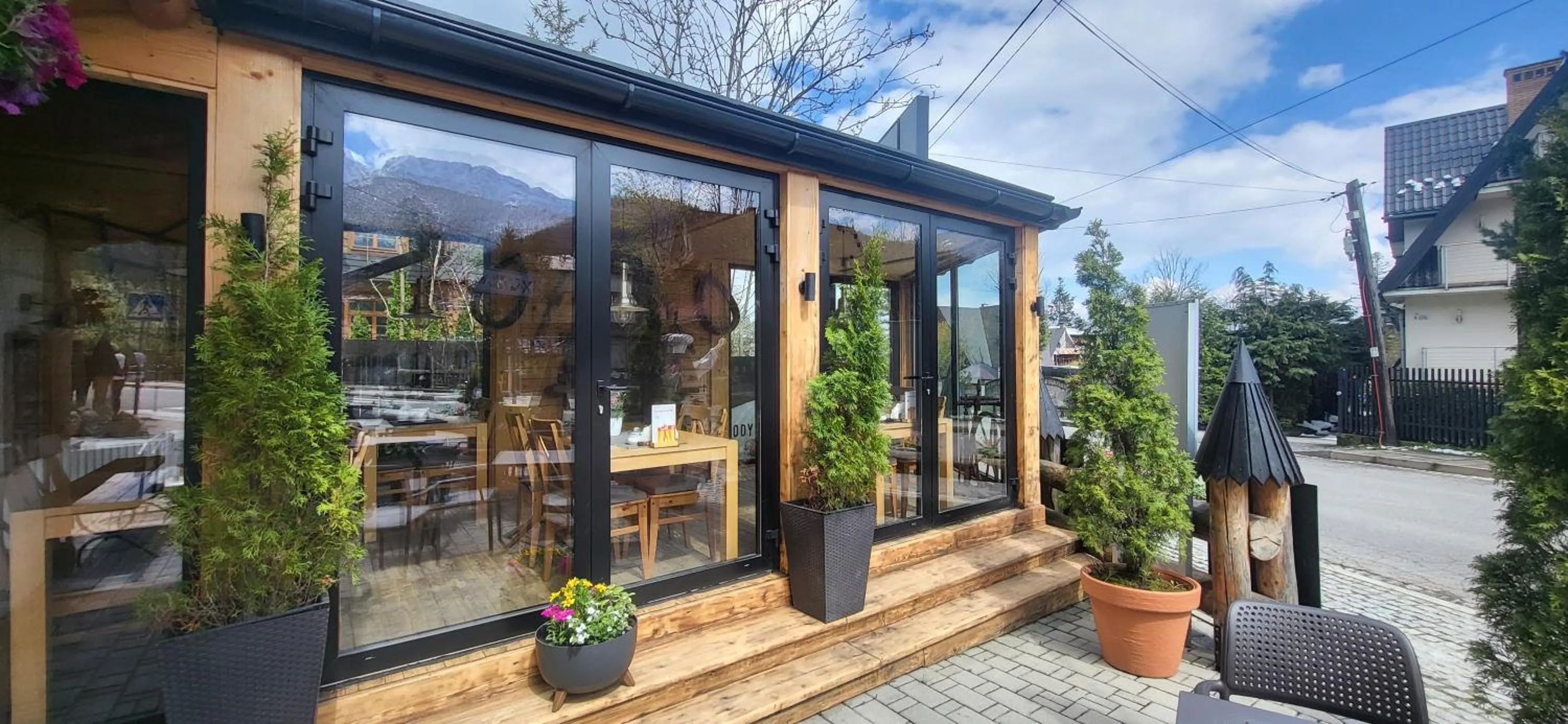 Restaurant/places to eat in Walkowy Dwor