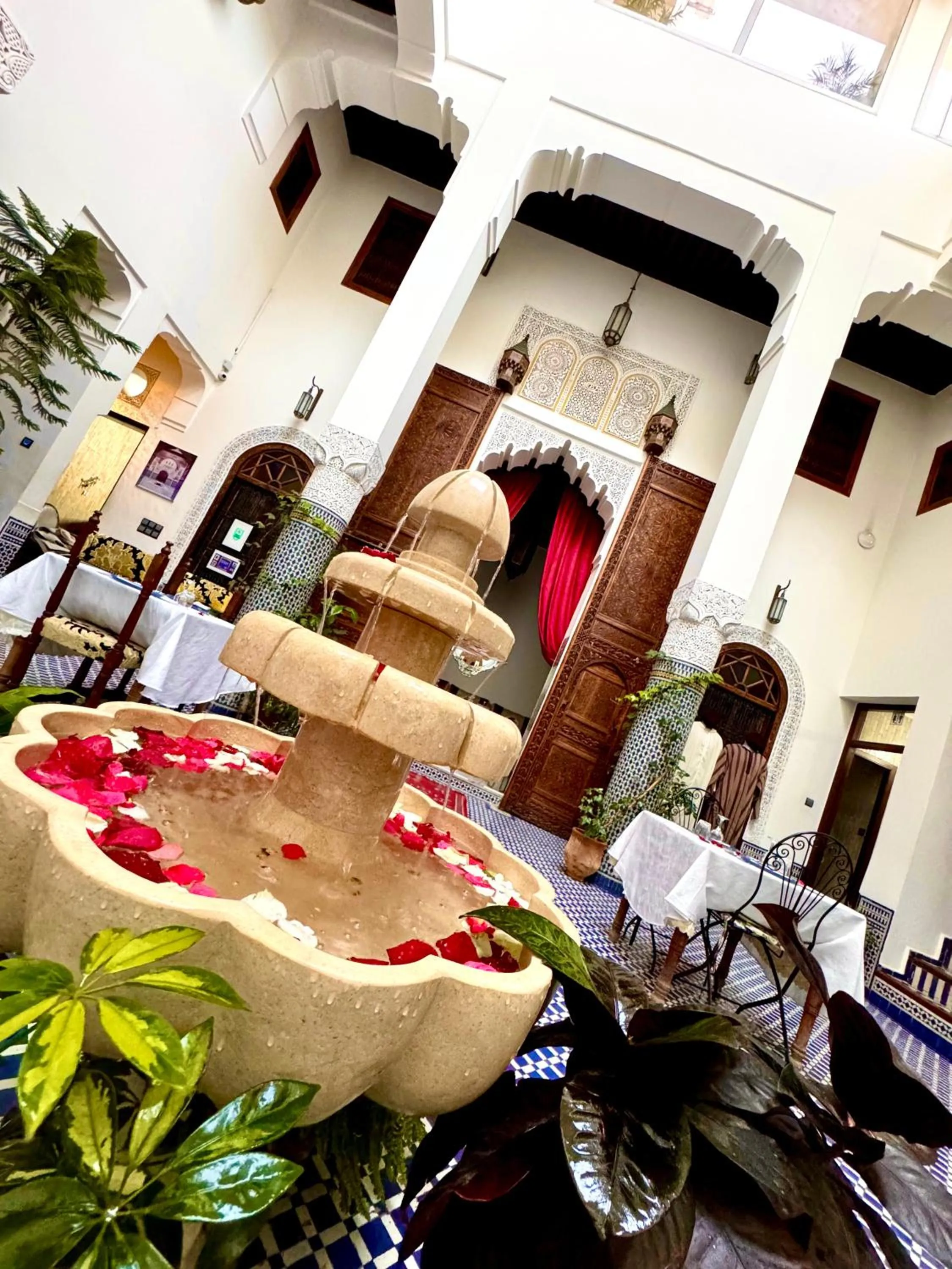Restaurant/places to eat in Palais Nazha Fes - Luxury Lodging