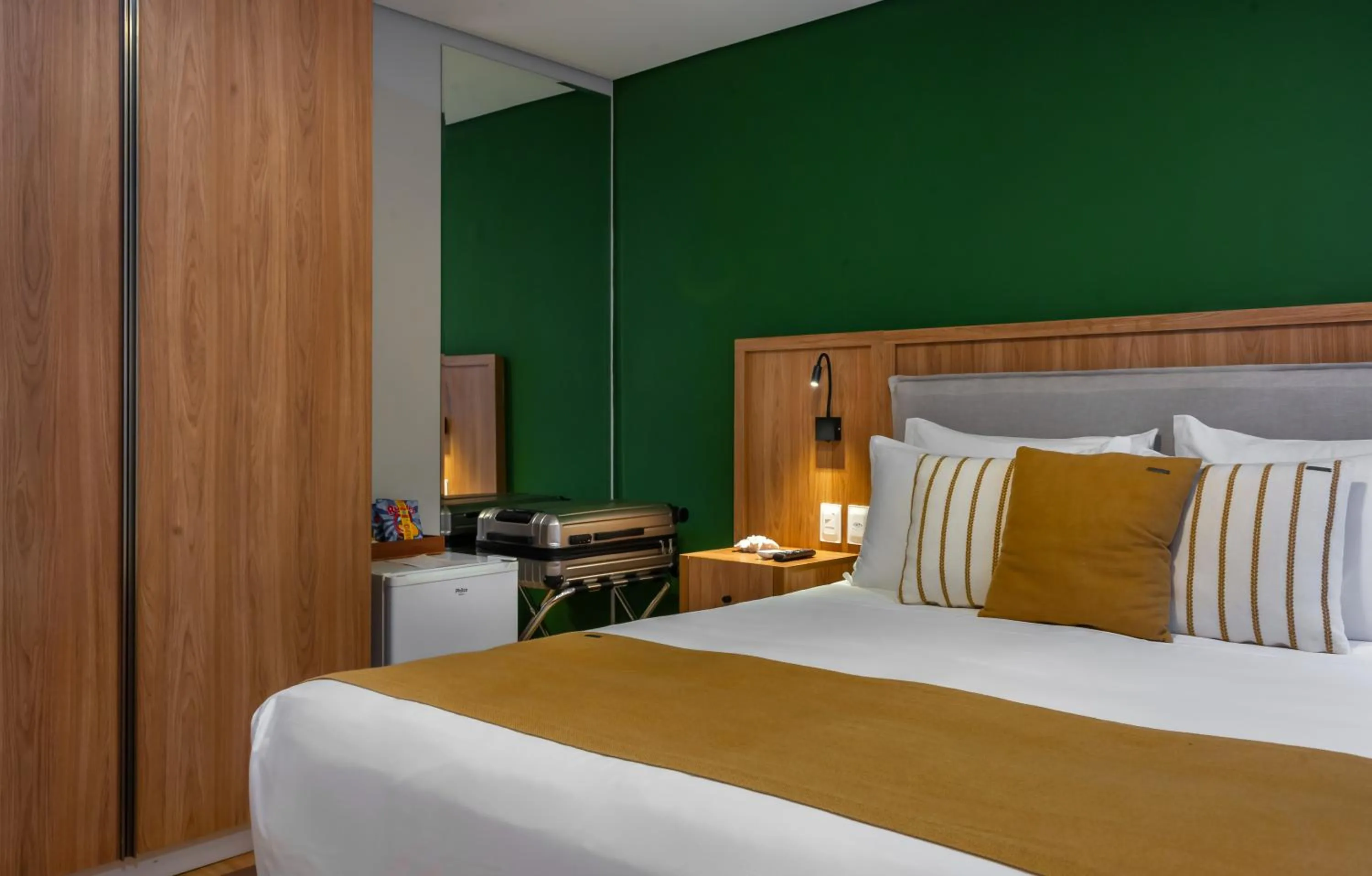 wardrobe, Bed in Pousada Bahia Tambor