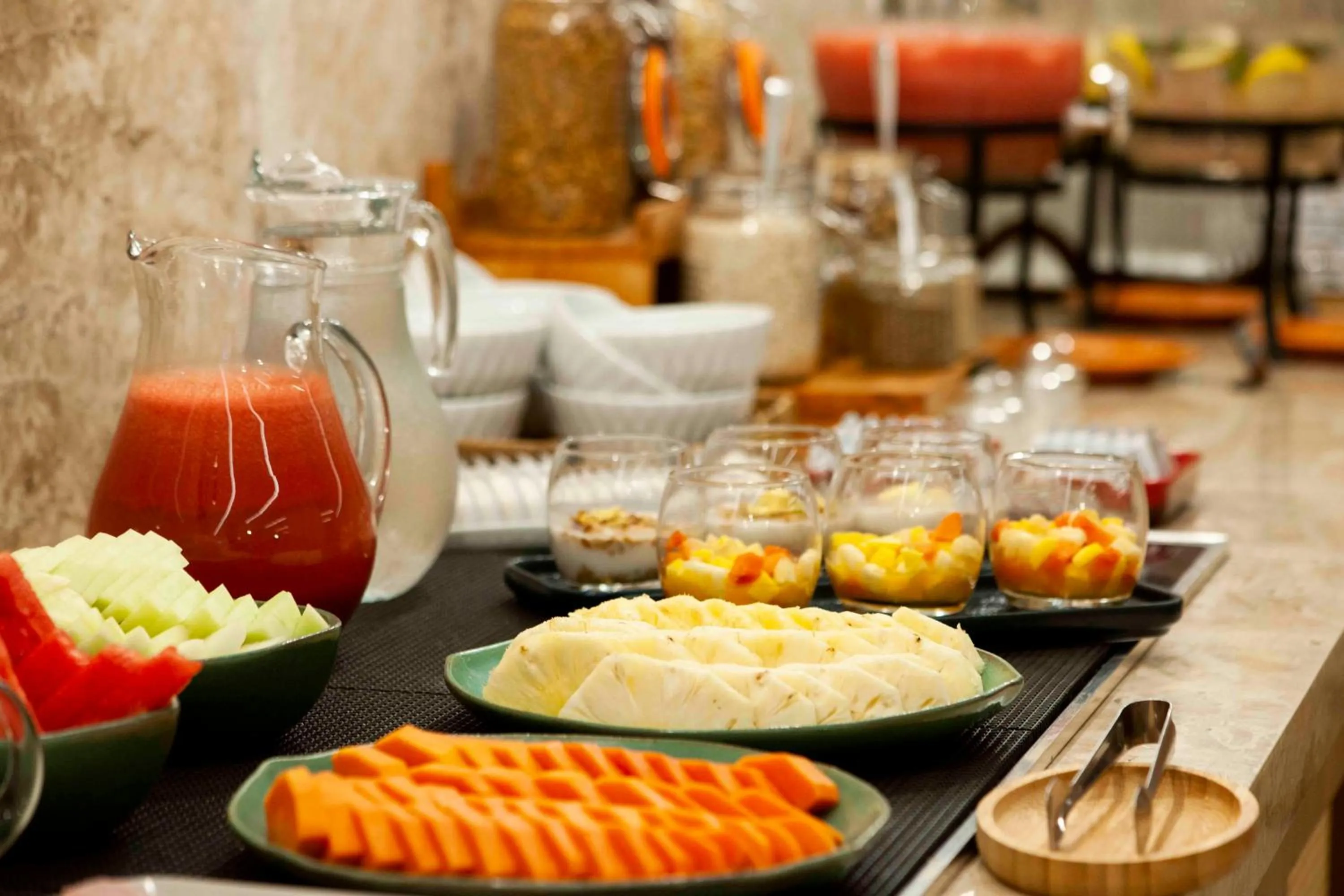 Buffet breakfast in Pousada Bahia Tambor