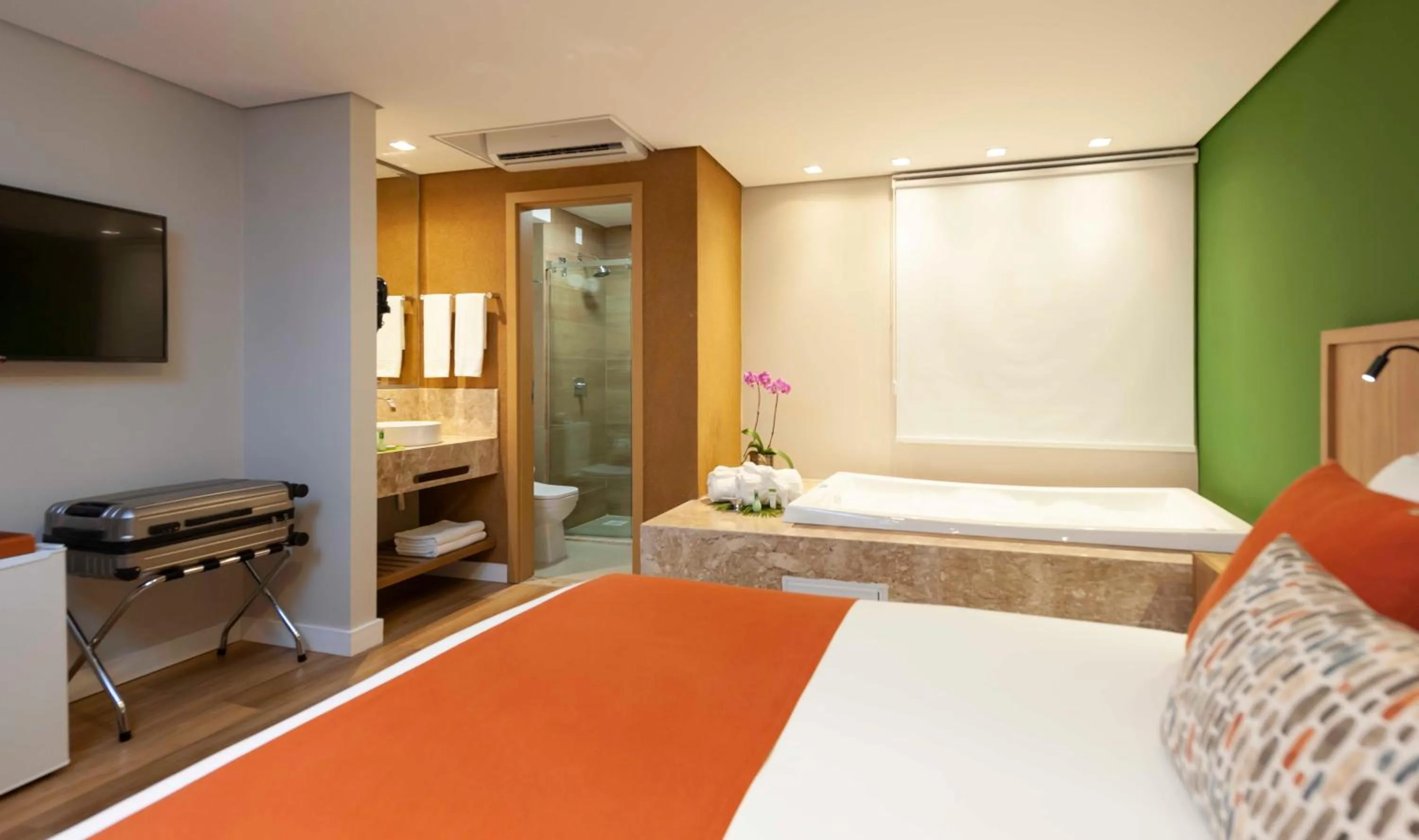 Hot Tub, Bed in Pousada Bahia Tambor