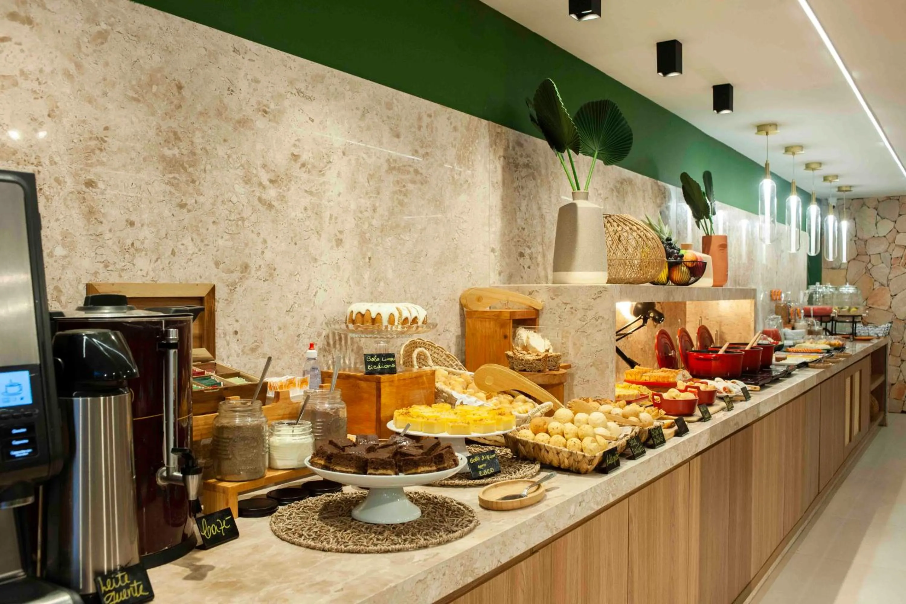 Buffet breakfast in Pousada Bahia Tambor