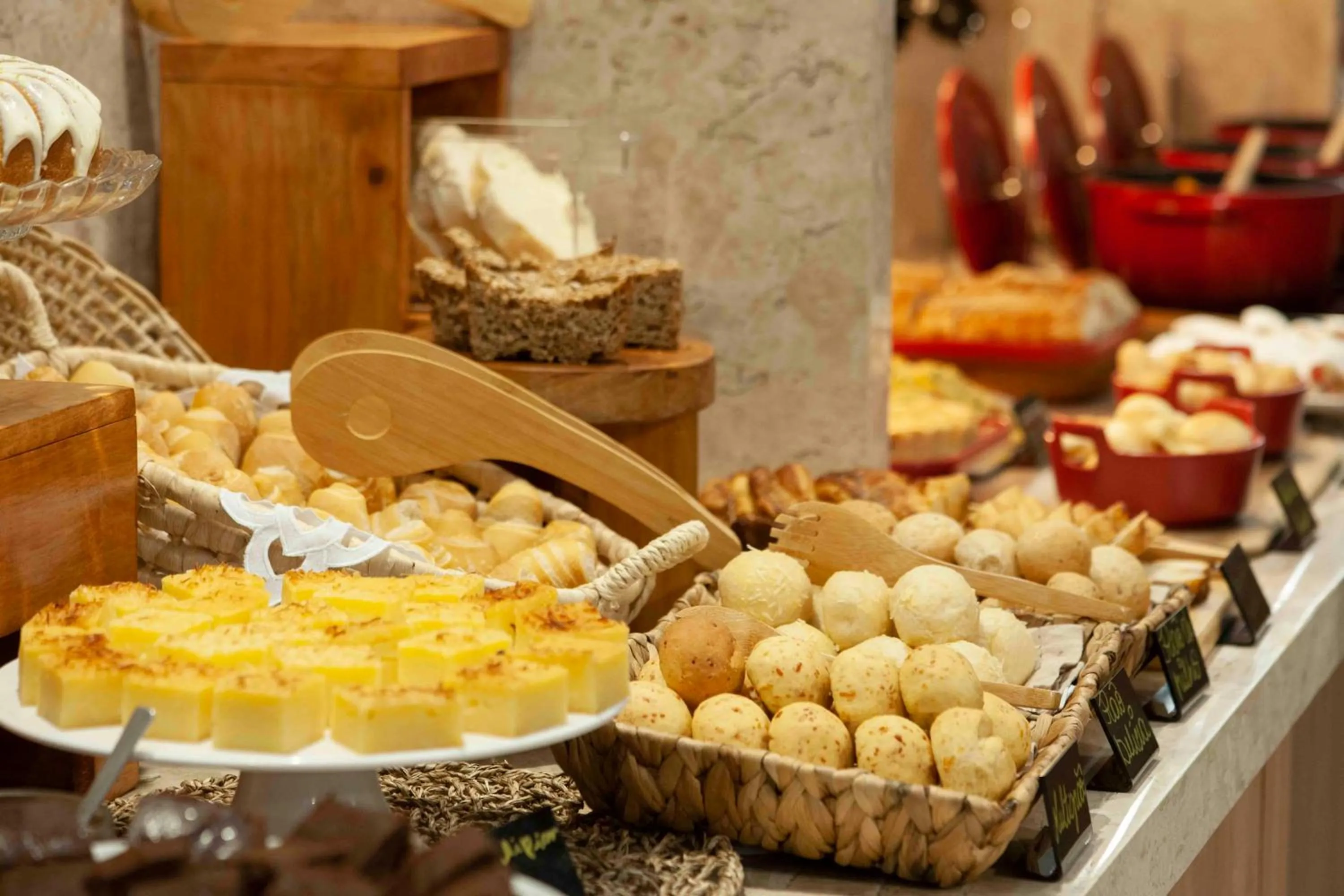 Buffet breakfast in Pousada Bahia Tambor