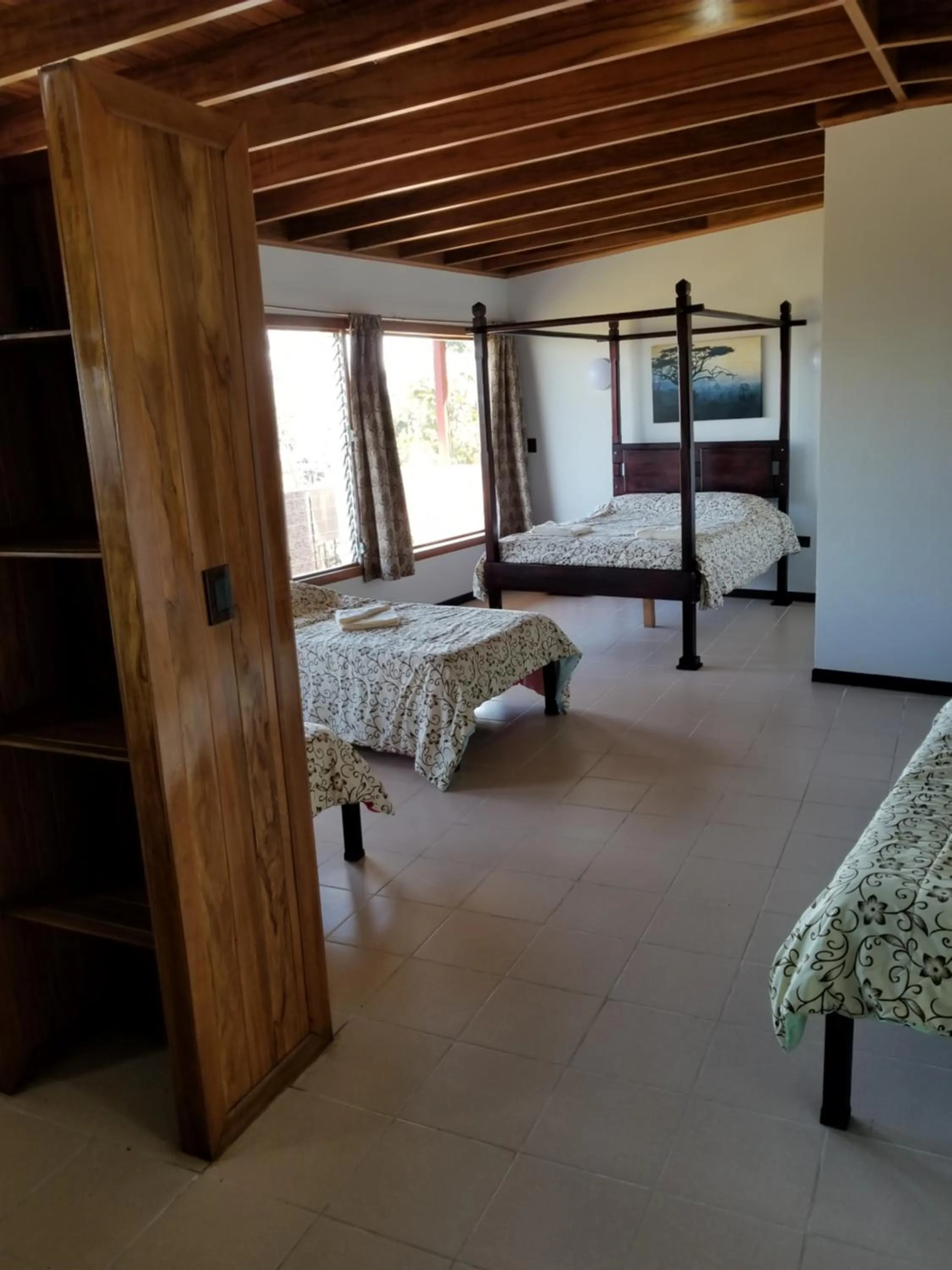 Photo of the whole room, Bed in Hotel Monte Campana Escazu