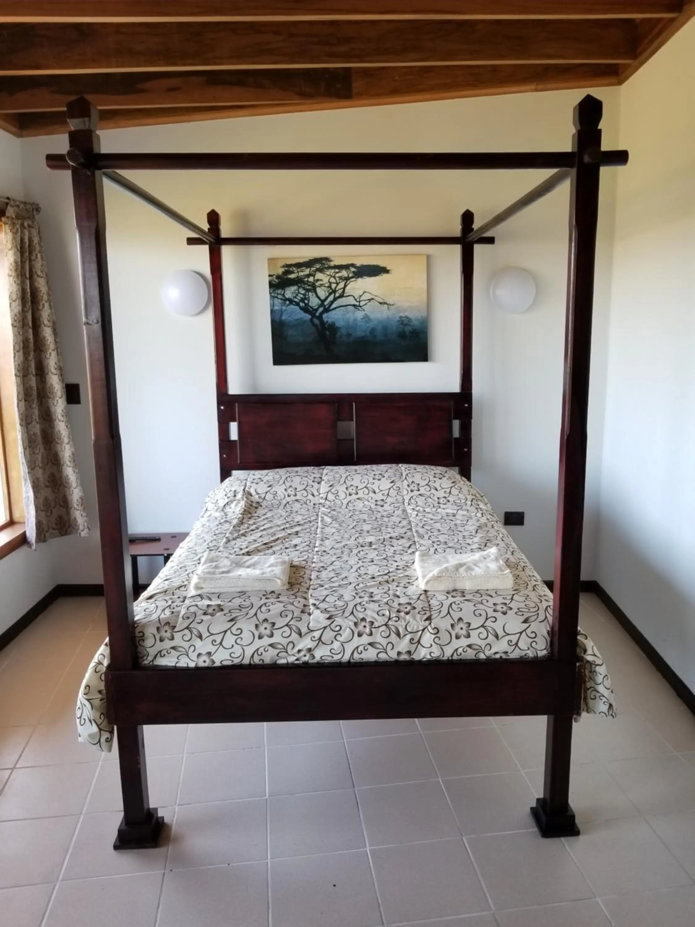 Photo of the whole room, Bed in Hotel Monte Campana Escazu