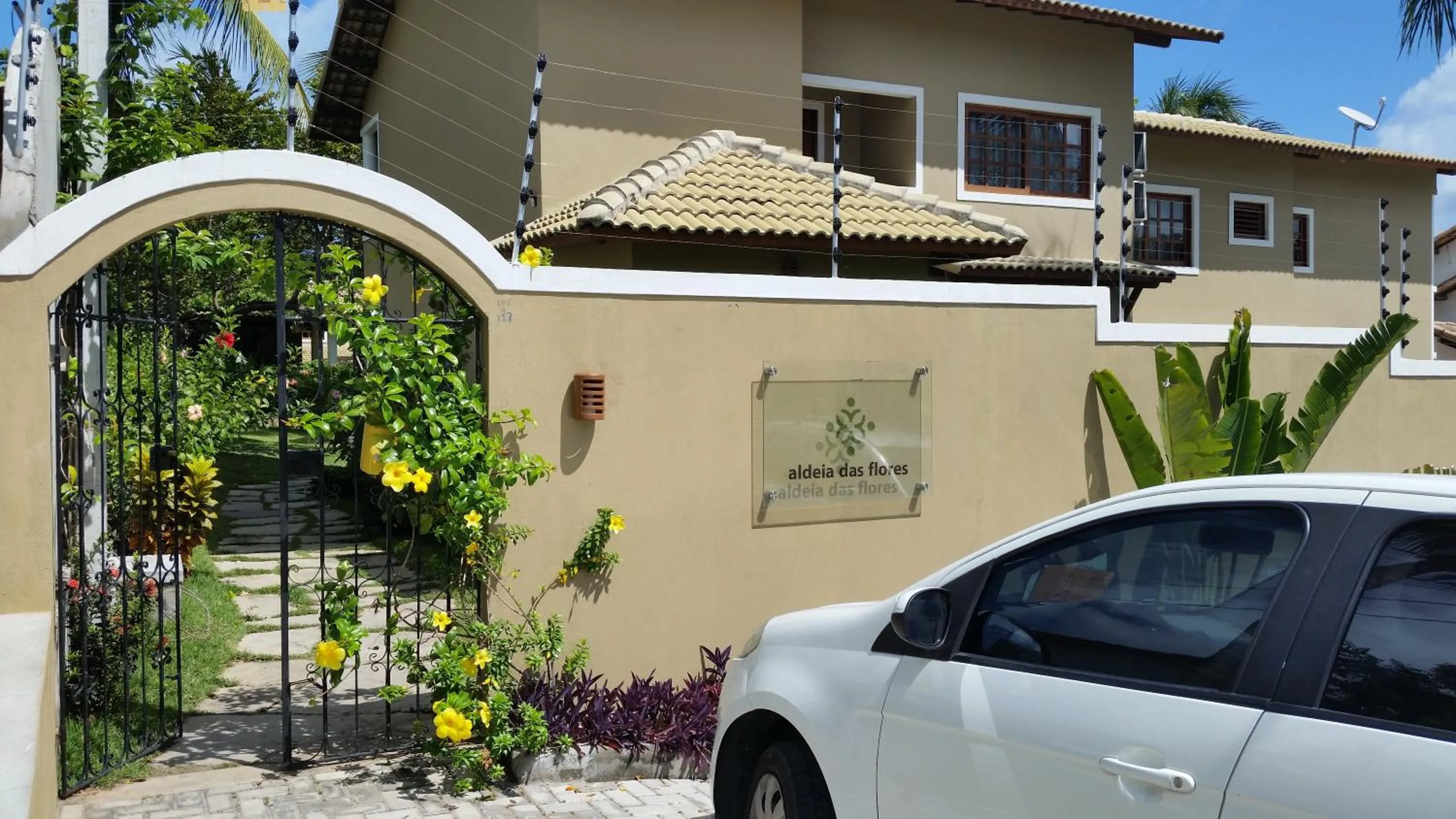 Facade/entrance in Aldeia das flores