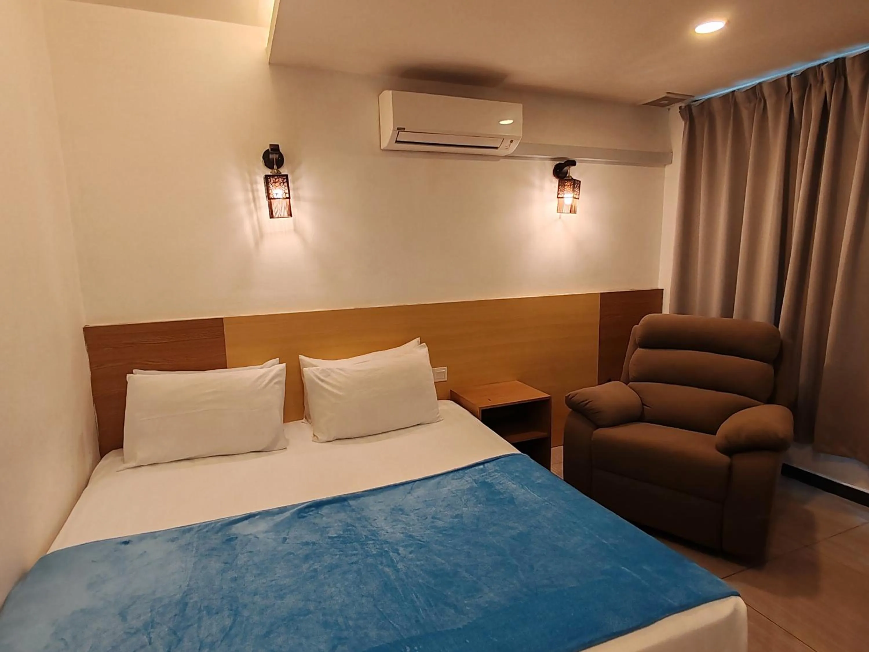 Bed in Dolphin Hotel