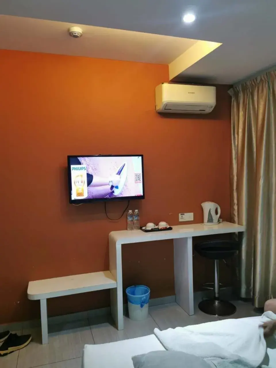 TV and multimedia, Bed in Dolphin Hotel