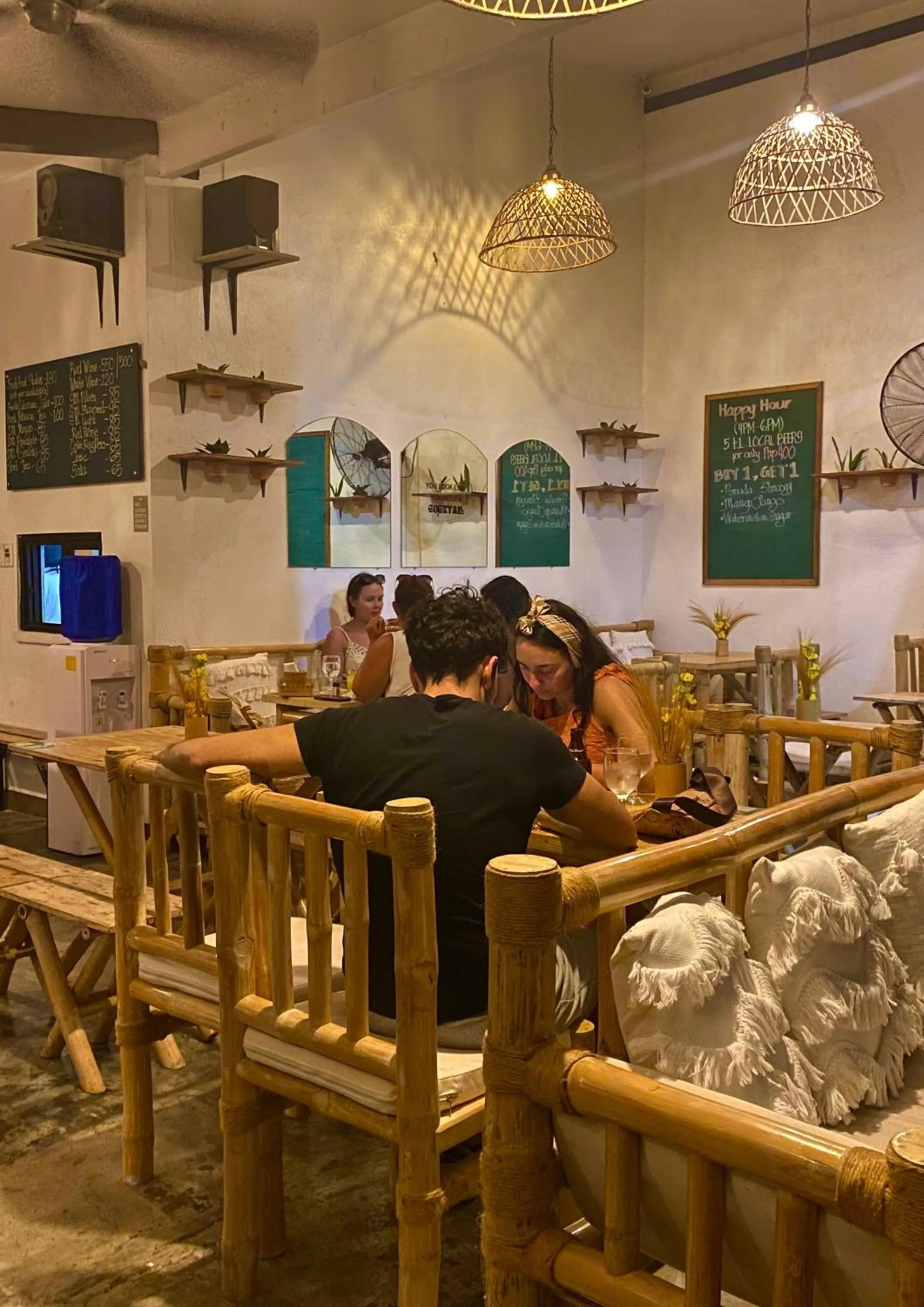 Restaurant/places to eat in Vela Terraces Hotel