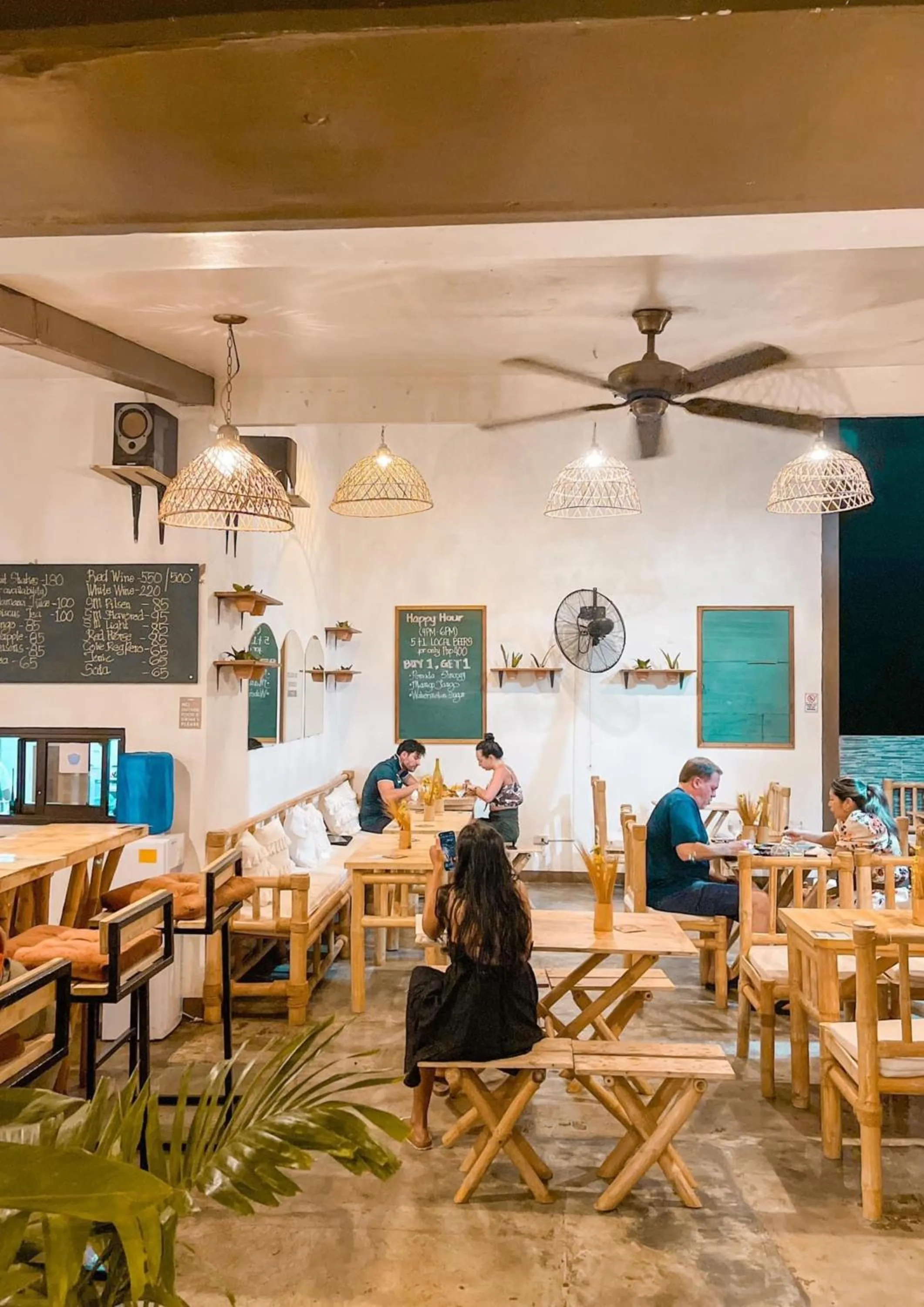 Restaurant/places to eat in Vela Terraces Hotel