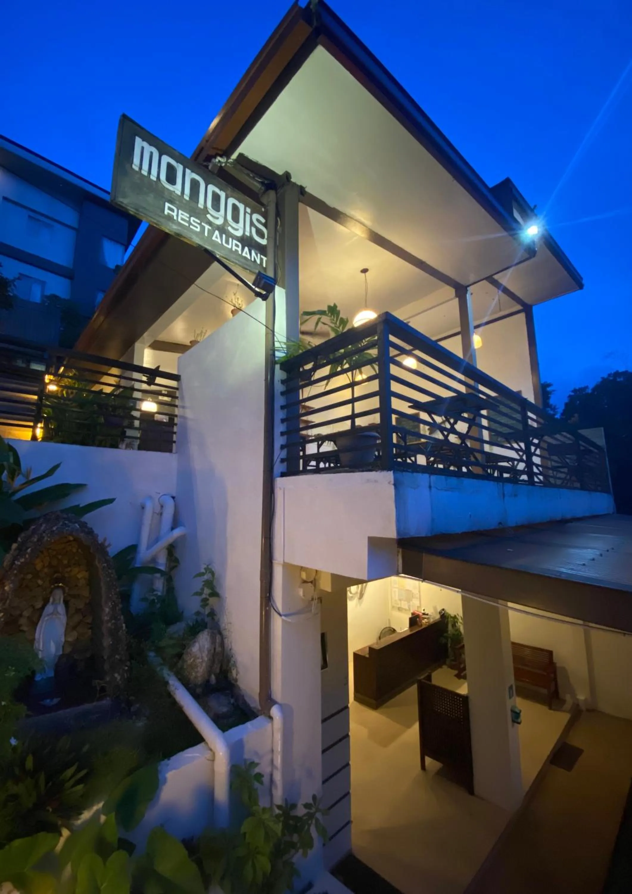 Restaurant/places to eat in Vela Terraces Hotel